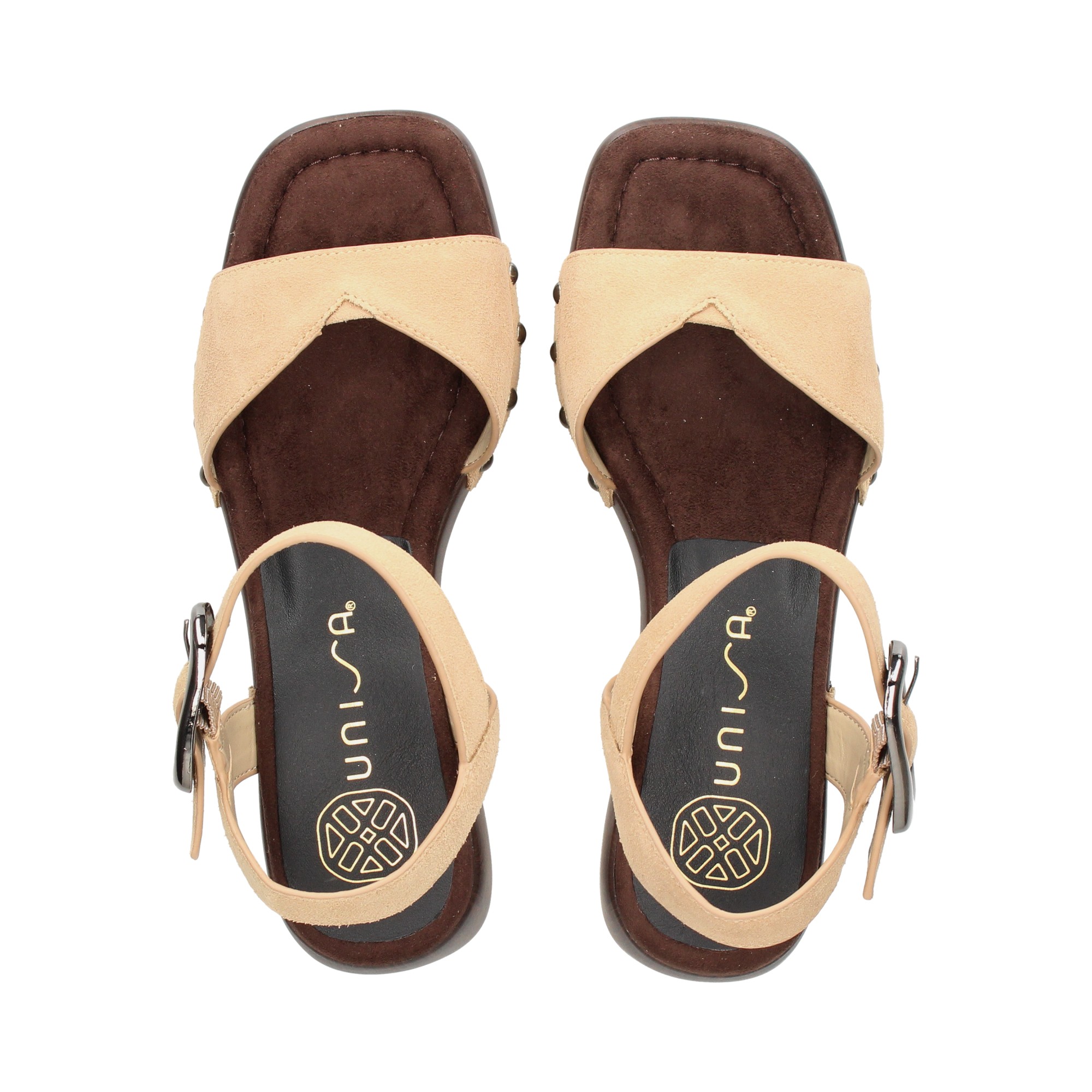 carmelita-tachas-ante-beige