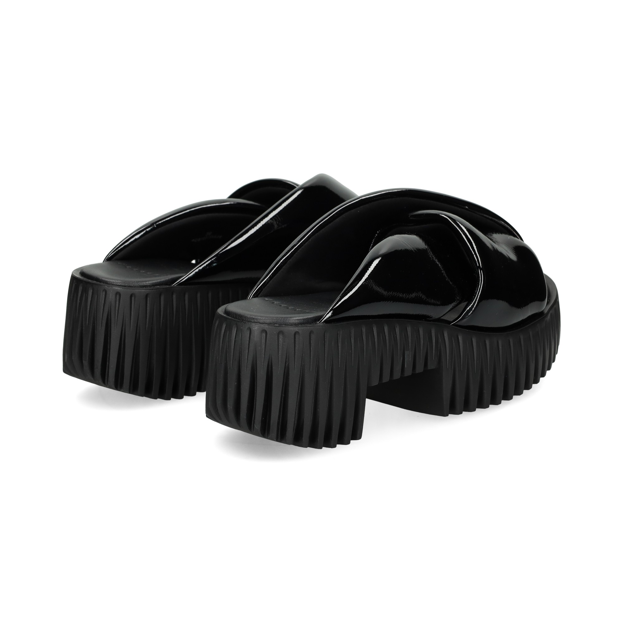 pala-cruzada-charol-negro