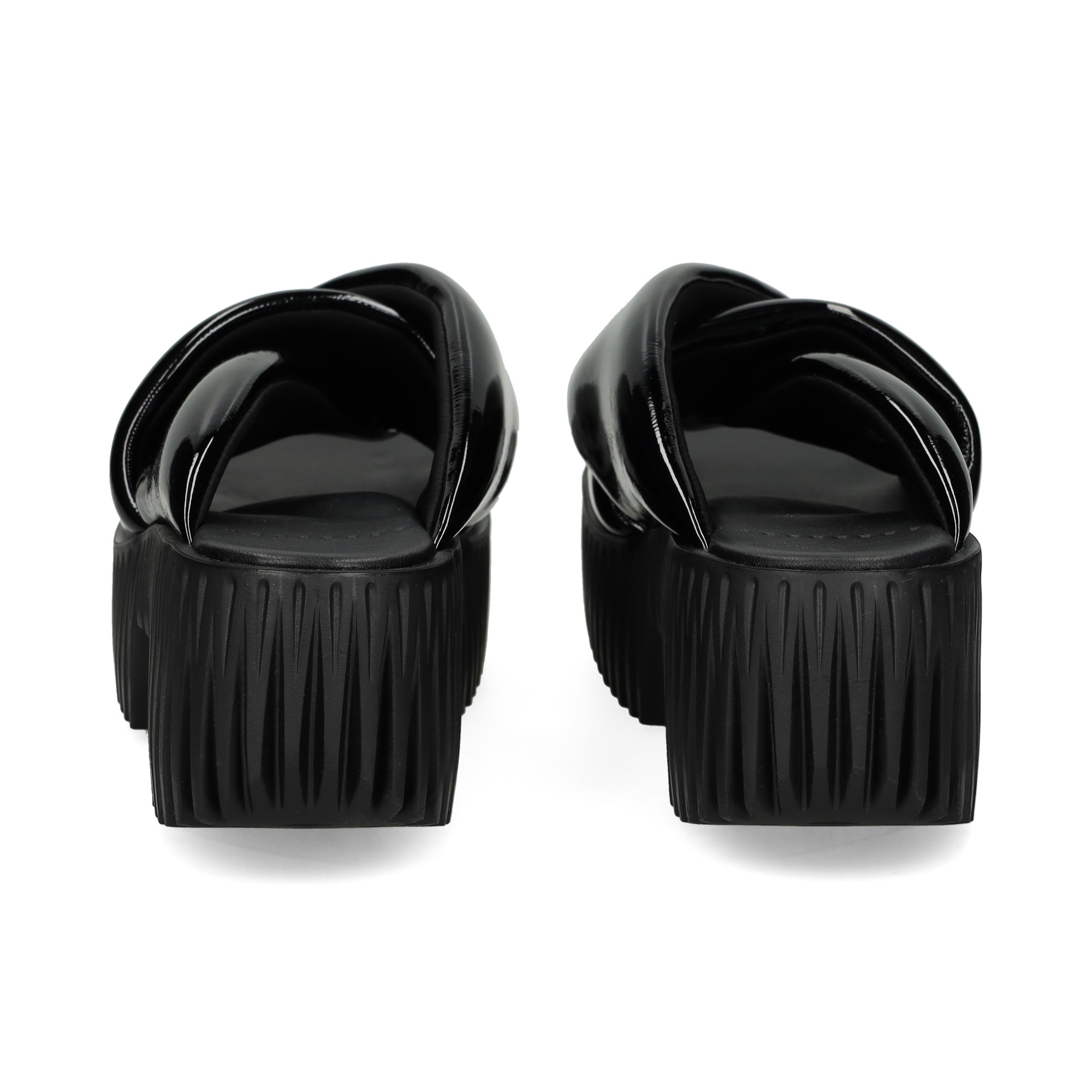 pala-cruzada-charol-negro