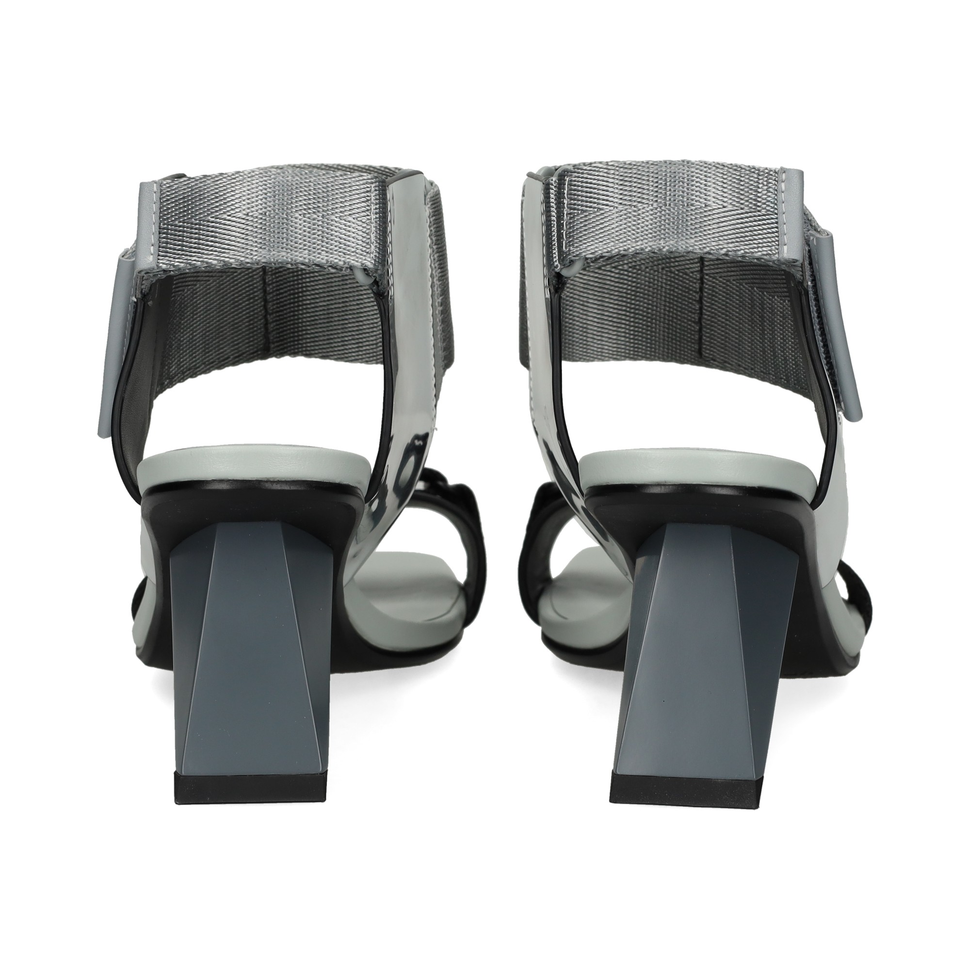 sandalia-tonos-grises