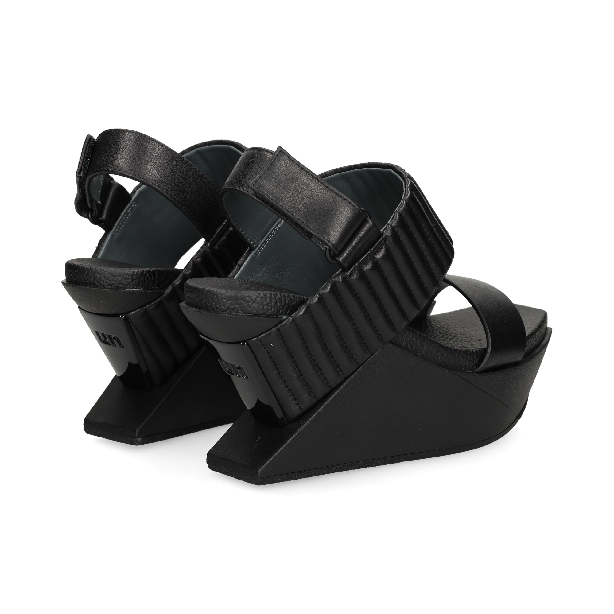 sandalia-1-tira-rizada-negro