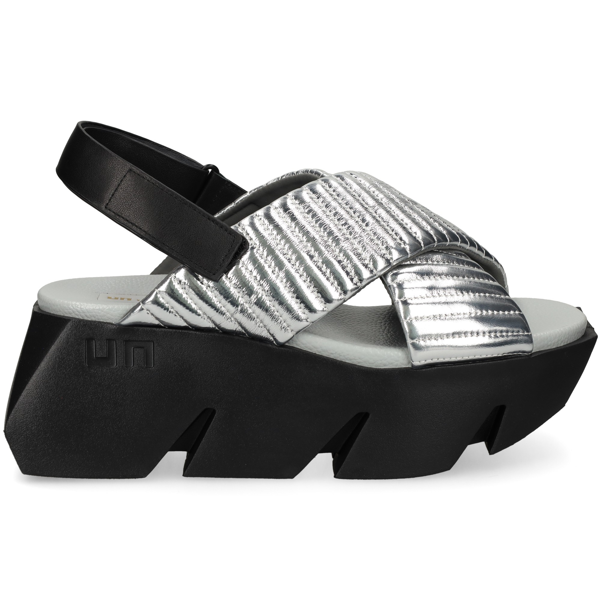 sandalia-cruzada-listas-plata