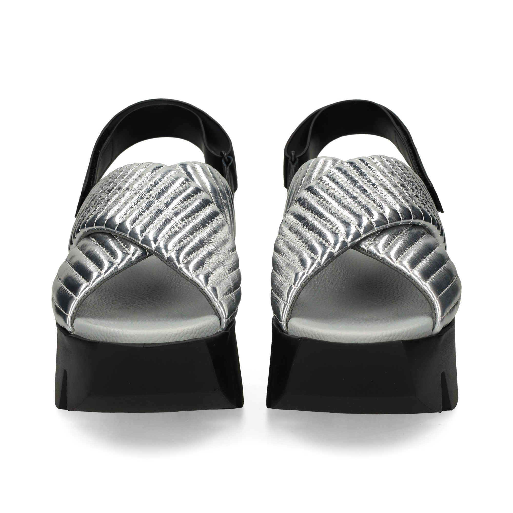 sandalia-cruzada-listas-plata