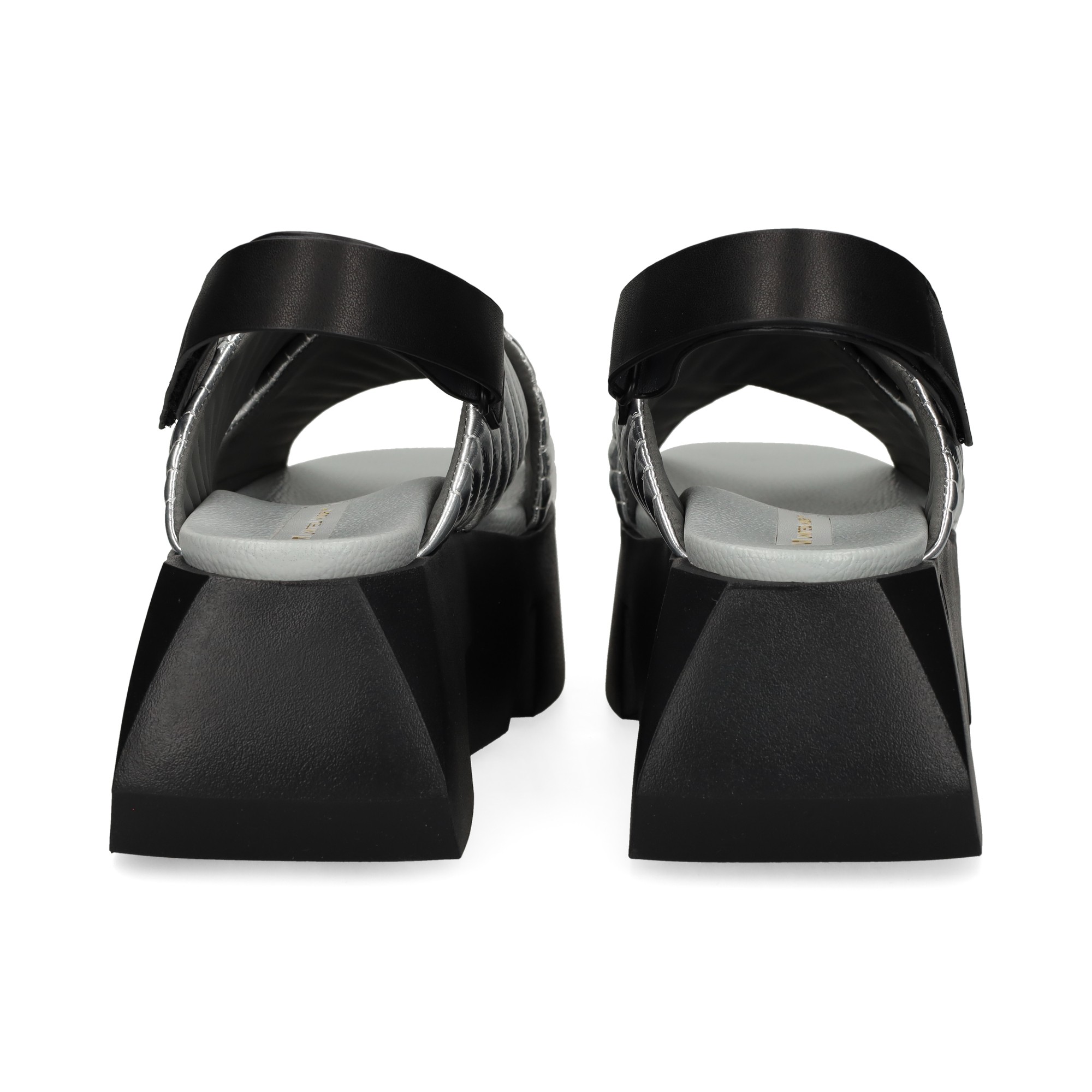 sandalia-cruzada-listas-plata