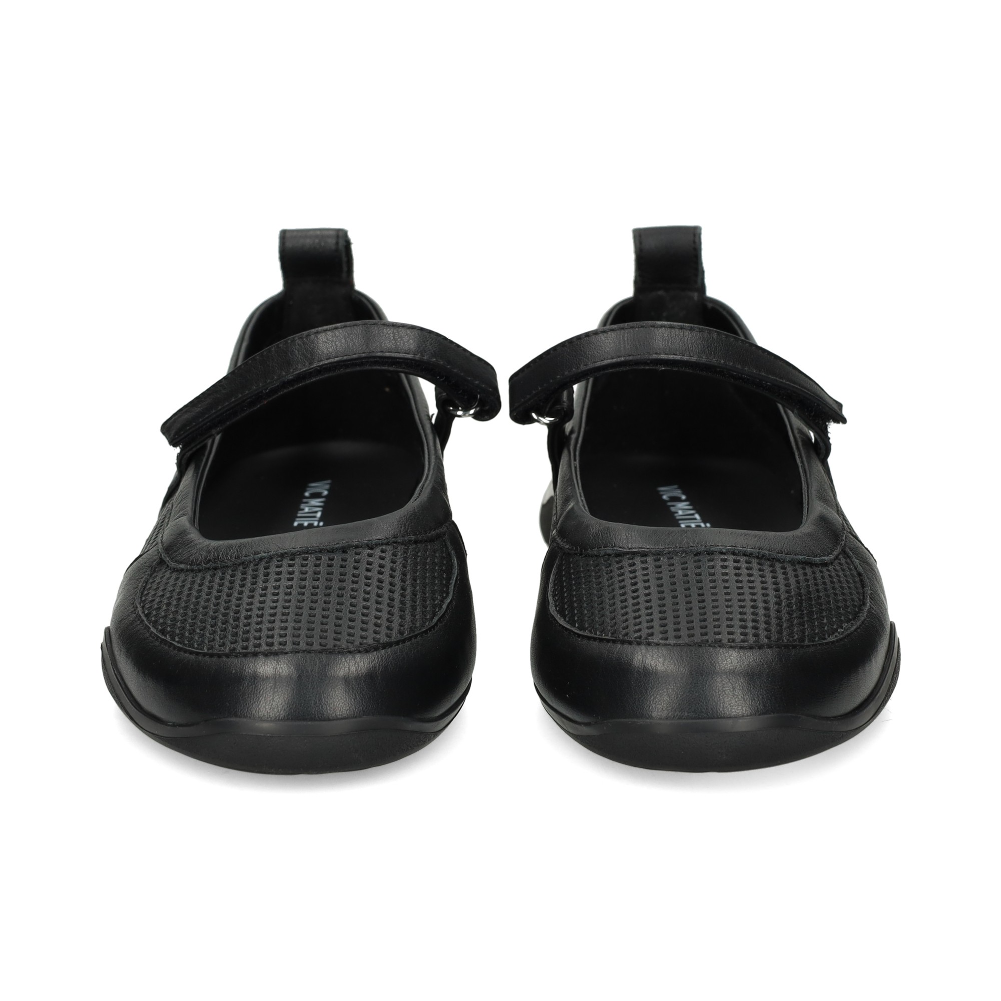 mercedes-perforada-piel-negro