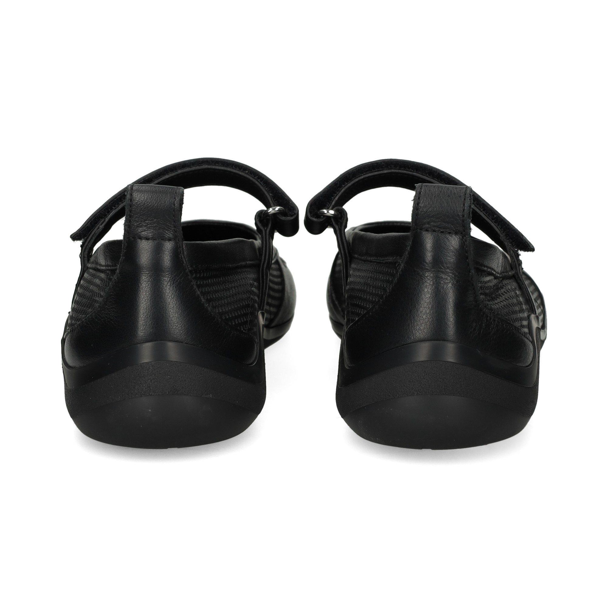 mercedes-perforada-piel-negro