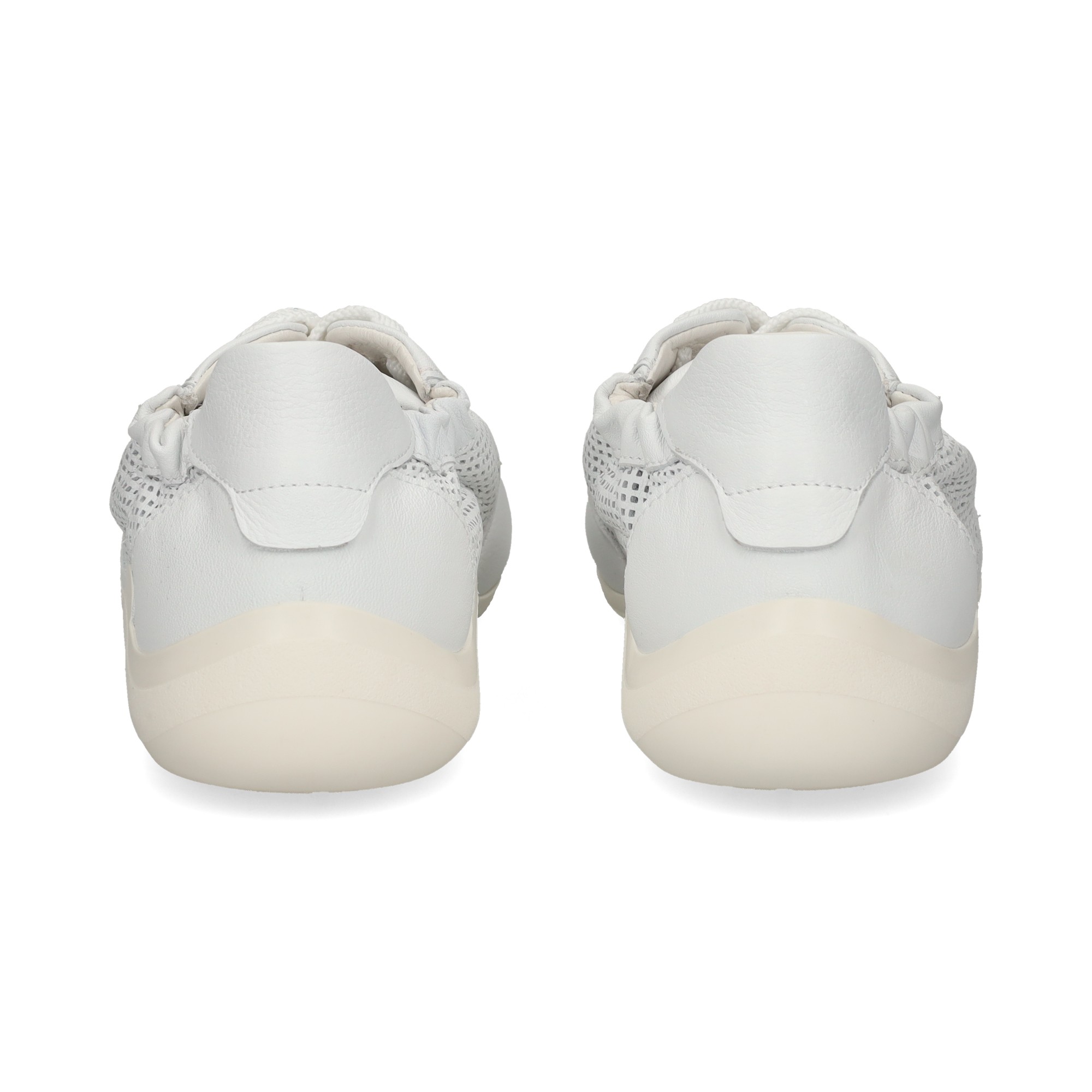 deportivo-perforado-piel-blanco