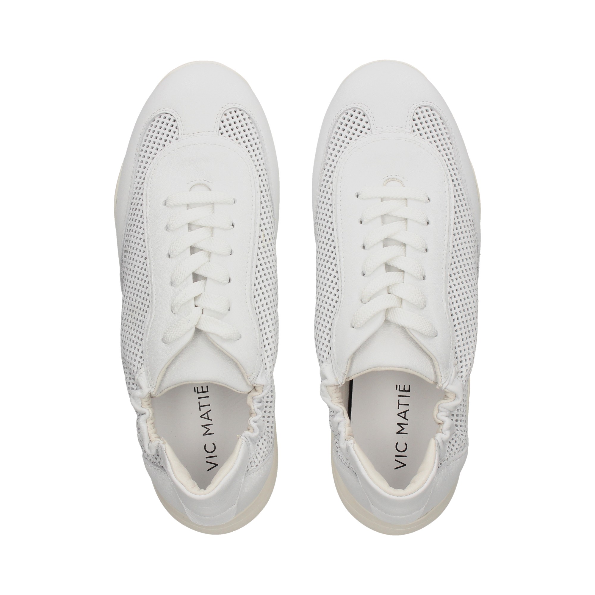 deportivo-perforado-piel-blanco