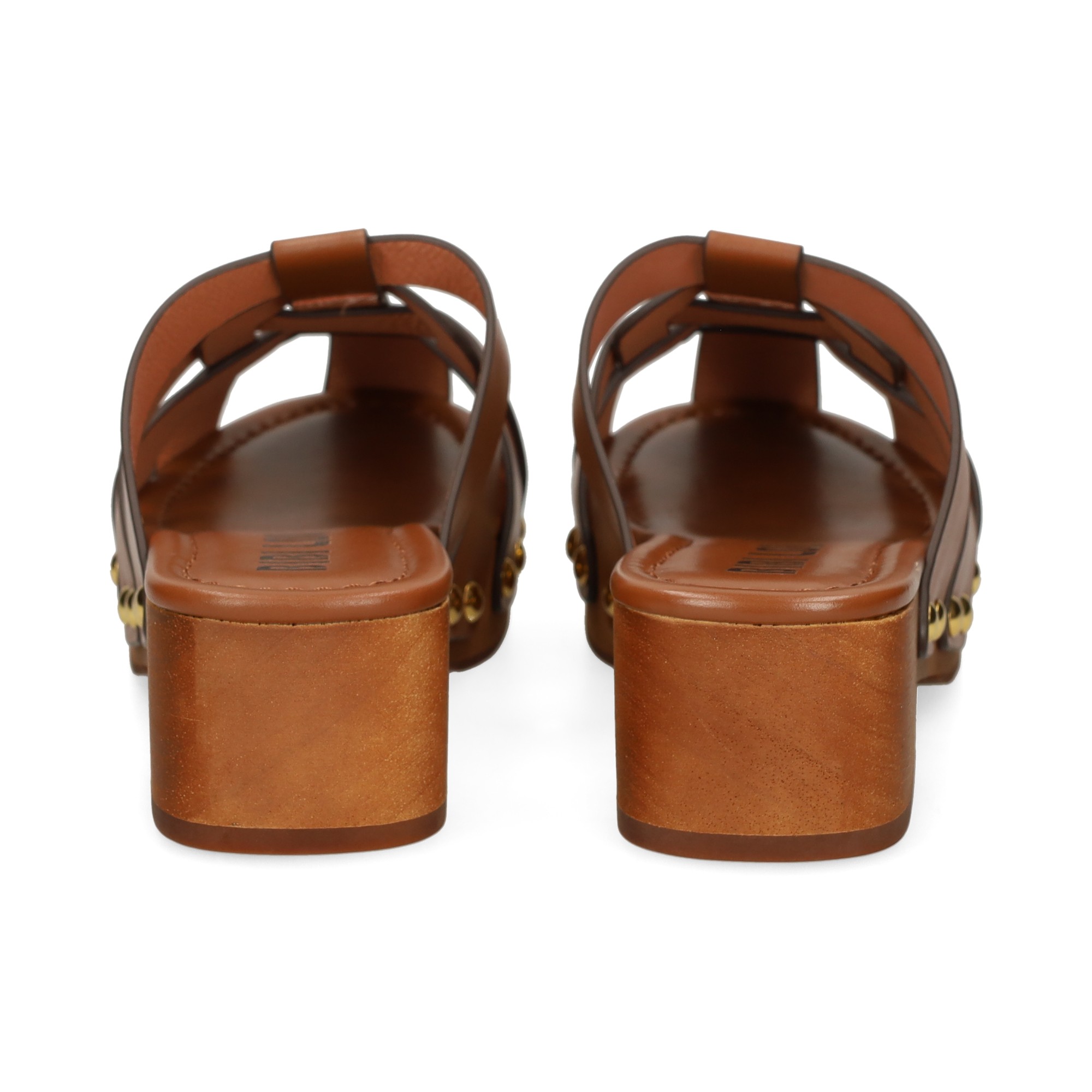 zueco-entrelazadotachas-piel-cuero