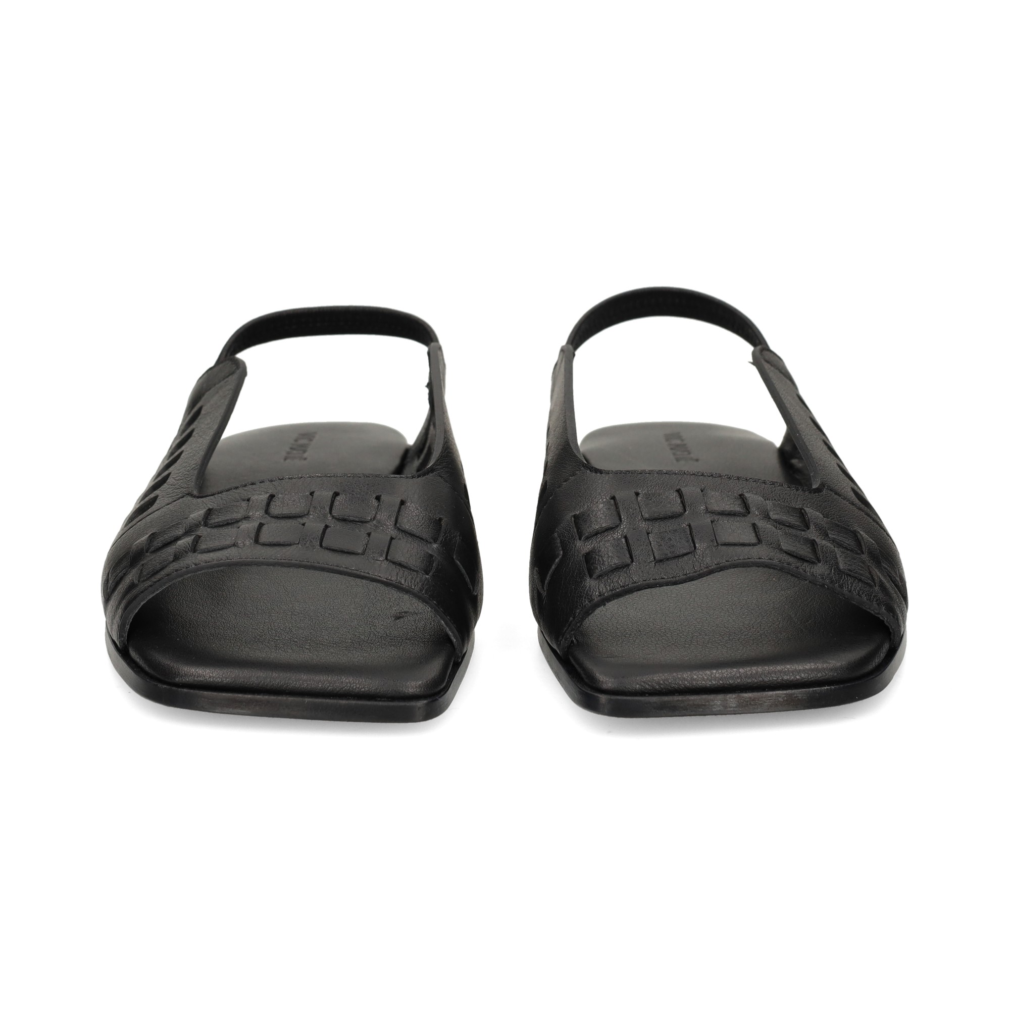 sandalia-cuadros-perforados-negro