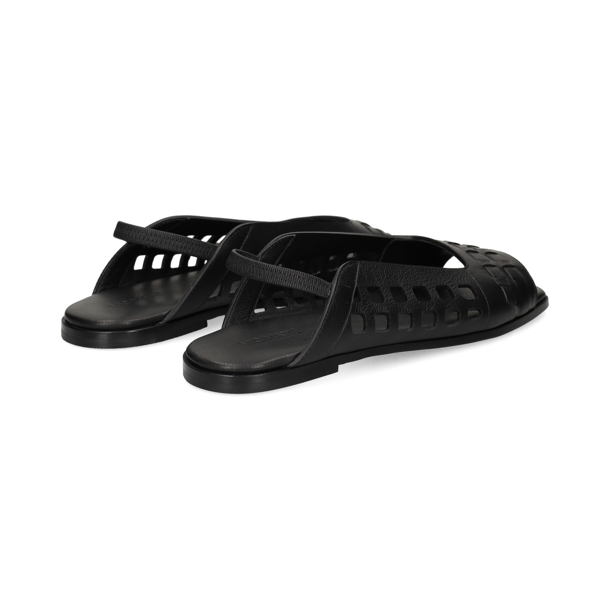 sandalia-cuadros-perforados-negro