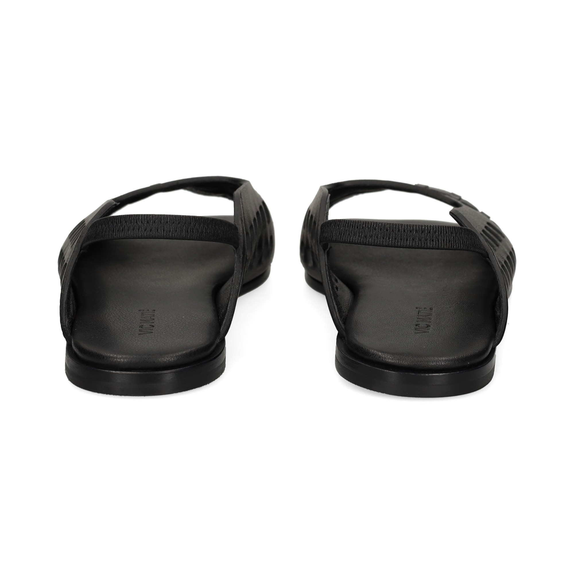 sandalia-cuadros-perforados-negro