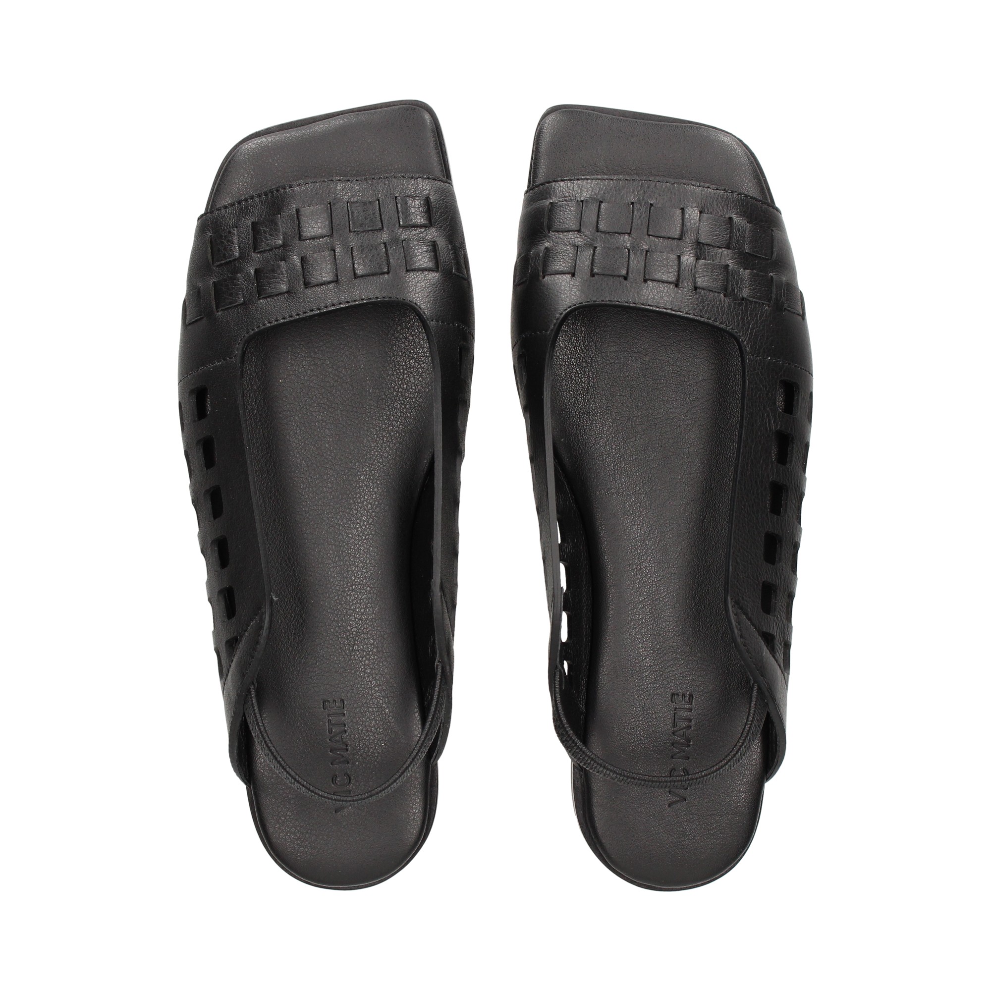 sandalia-cuadros-perforados-negro