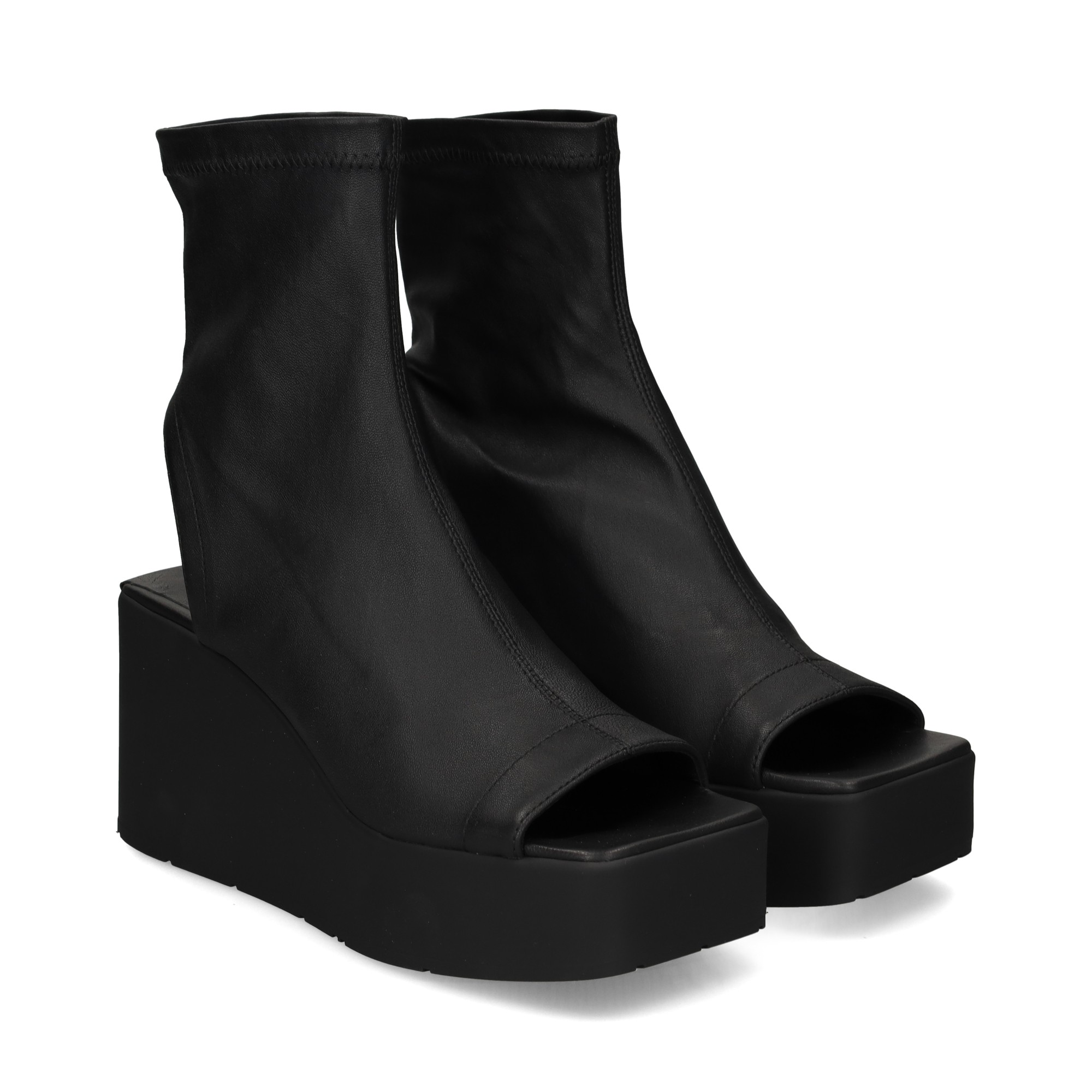 botin-sandalia-piel-negro
