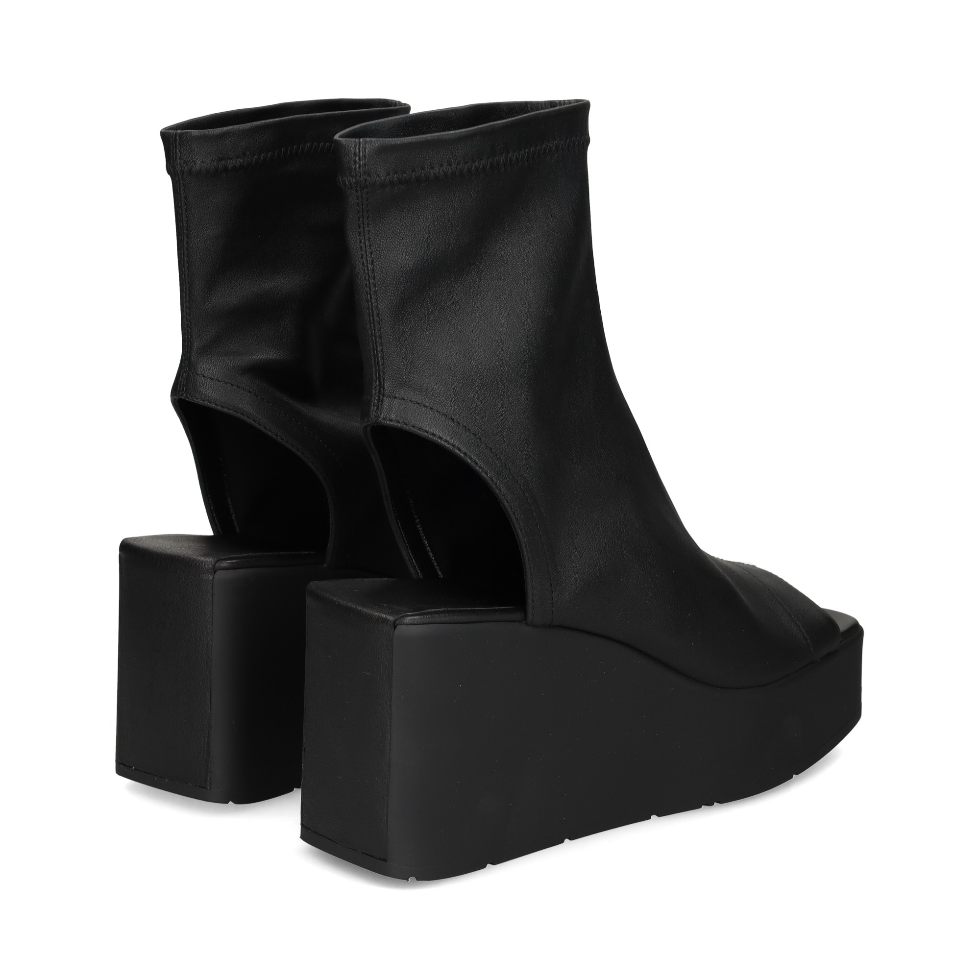 botin-sandalia-piel-negro