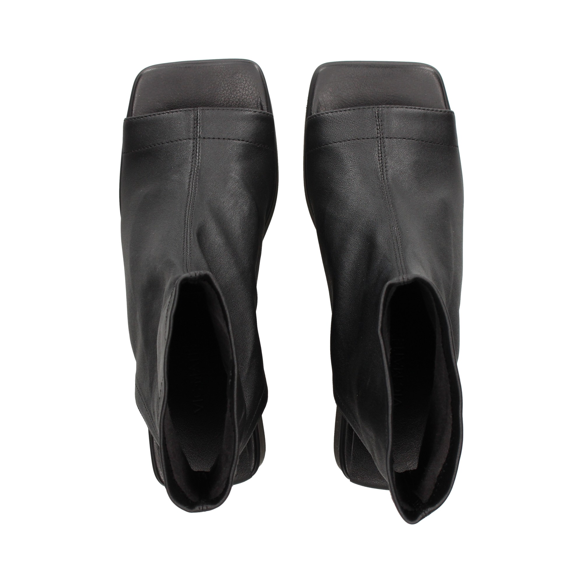 botin-sandalia-piel-negro