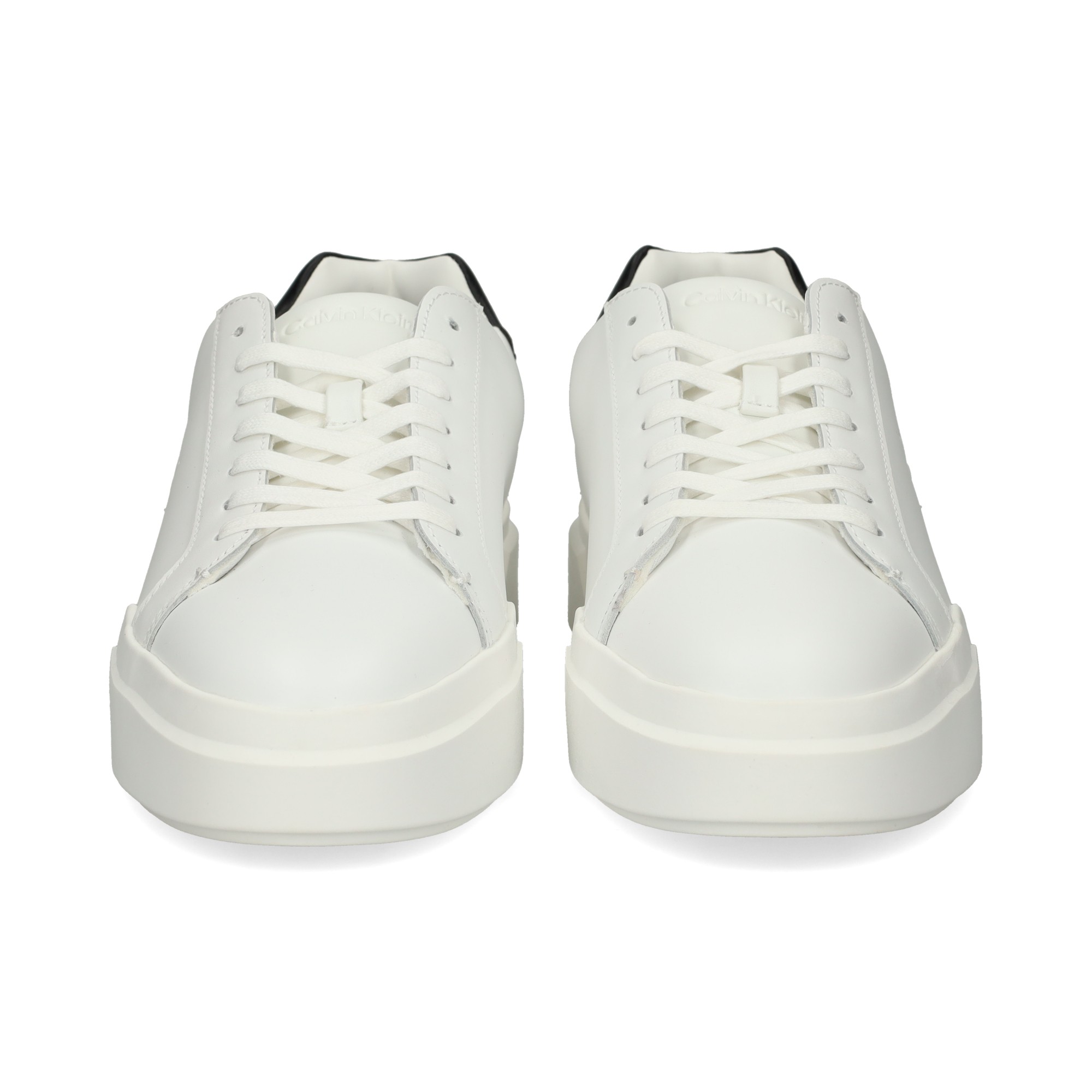 talon-negro-deportivo-piel-blanco