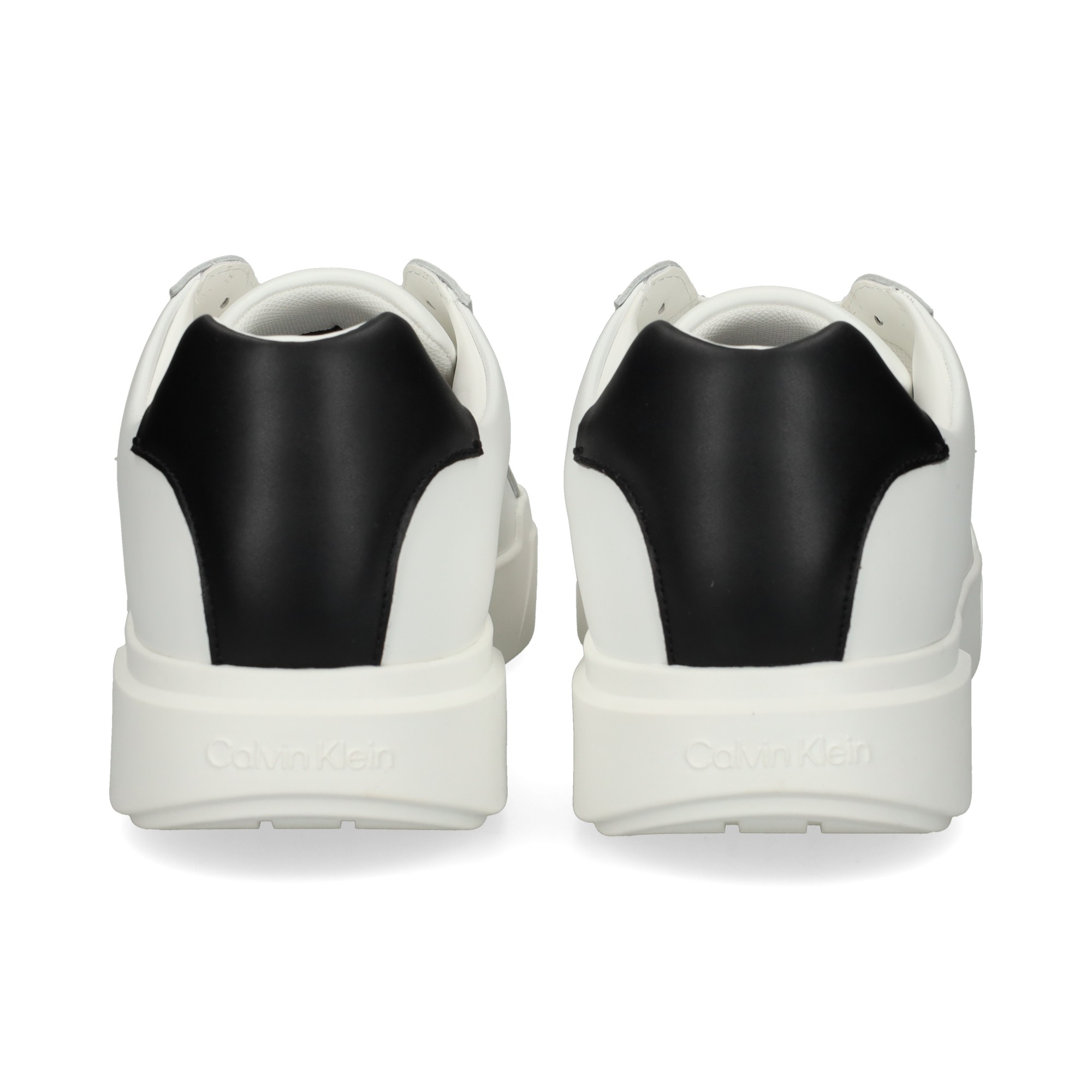 talon-negro-deportivo-piel-blanco