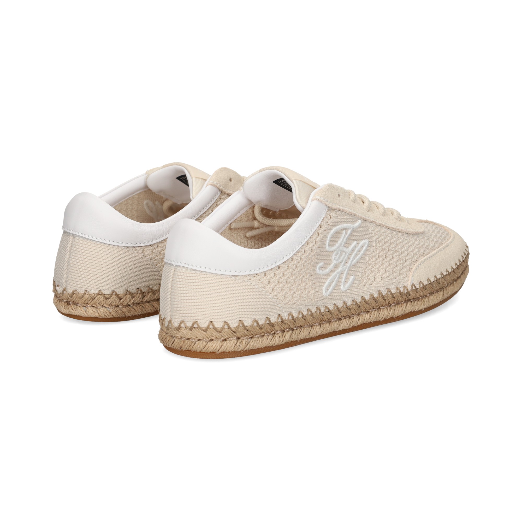 deportivo-crochet-beige
