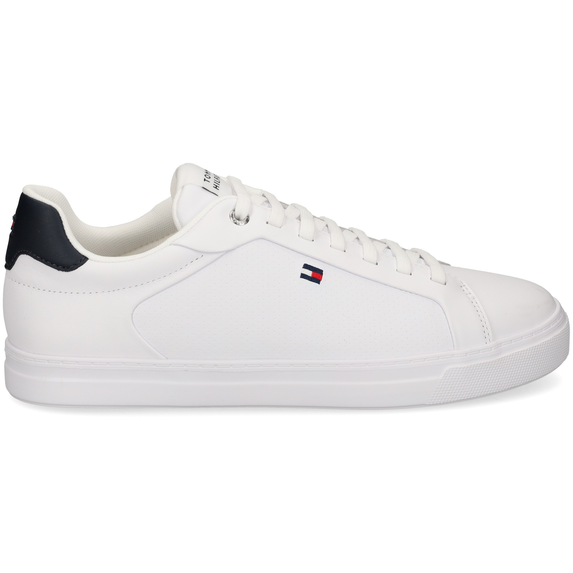 talon-negro-deportivo-piel-blanco