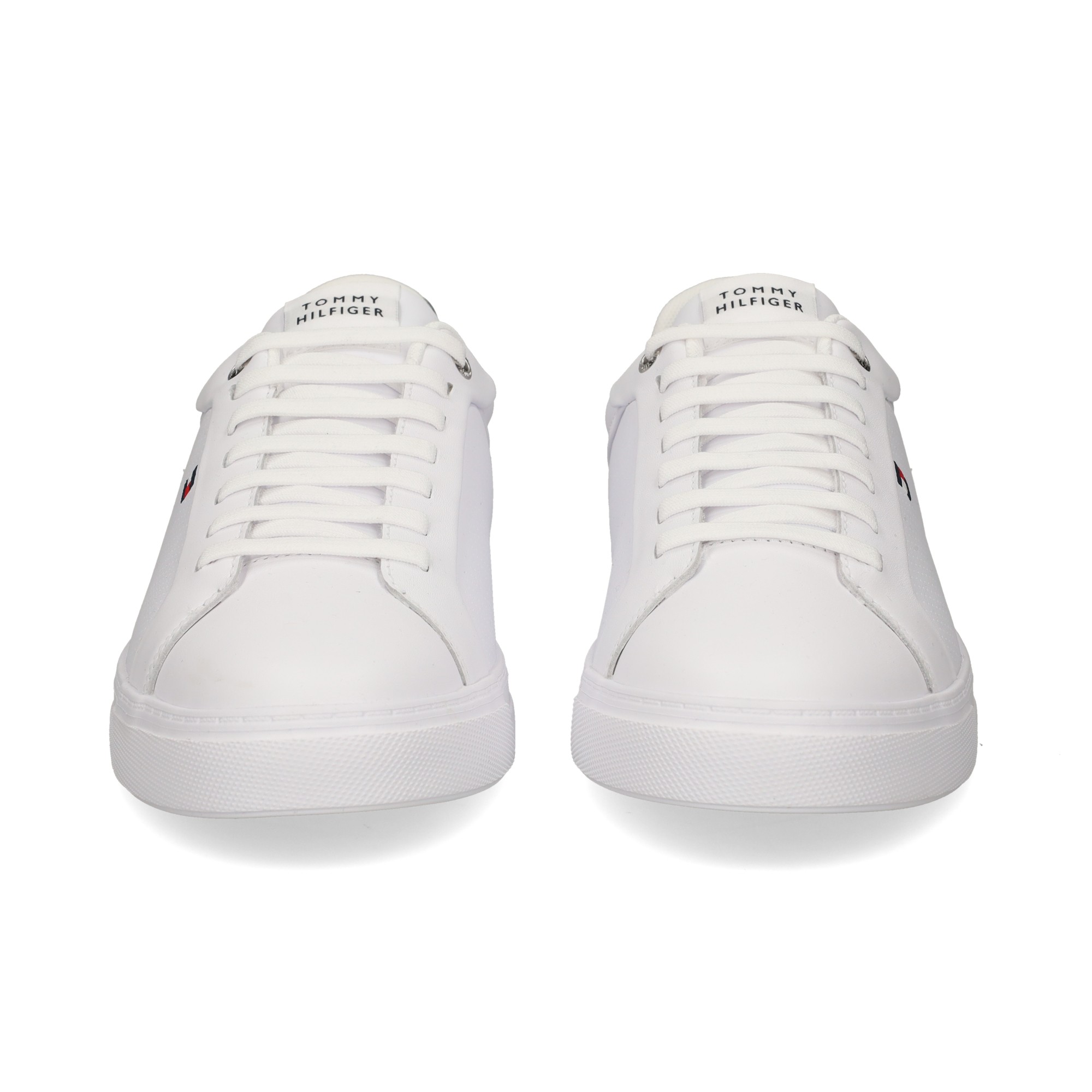 talon-negro-deportivo-piel-blanco