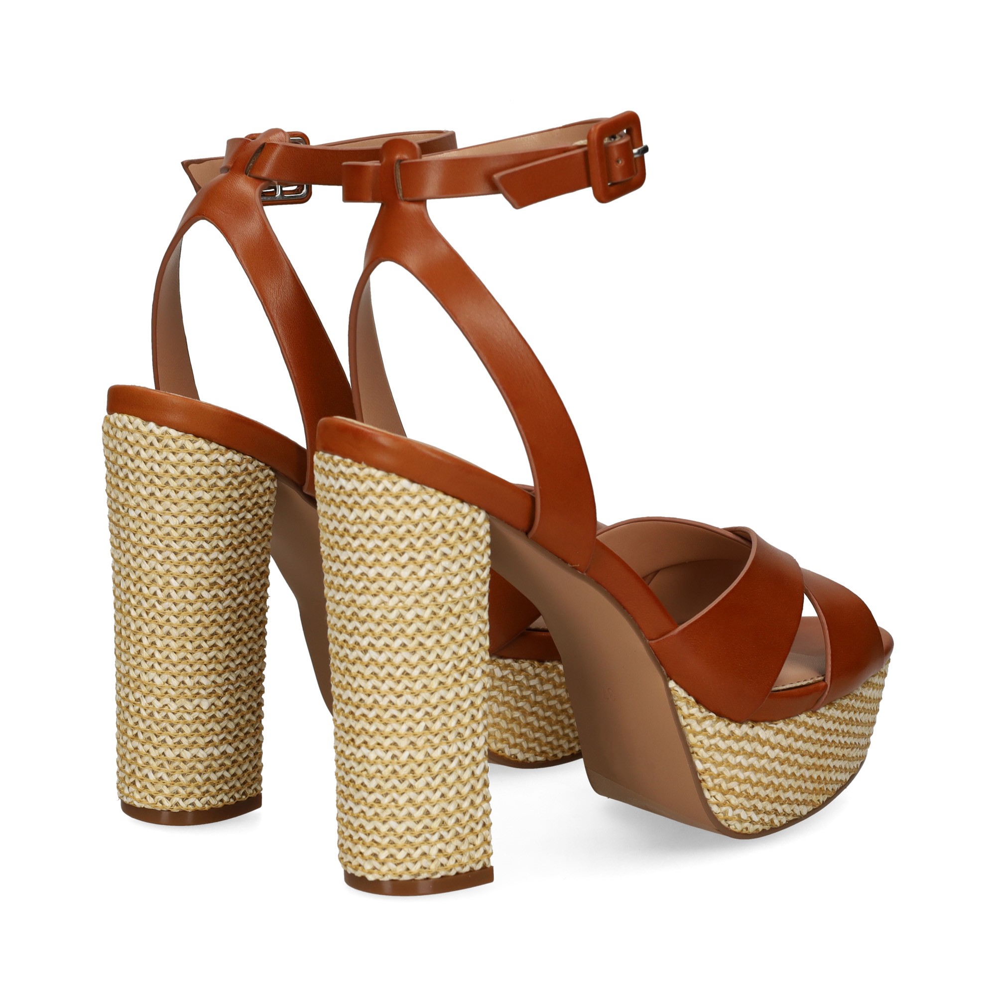sandalia-cruzada-cuero