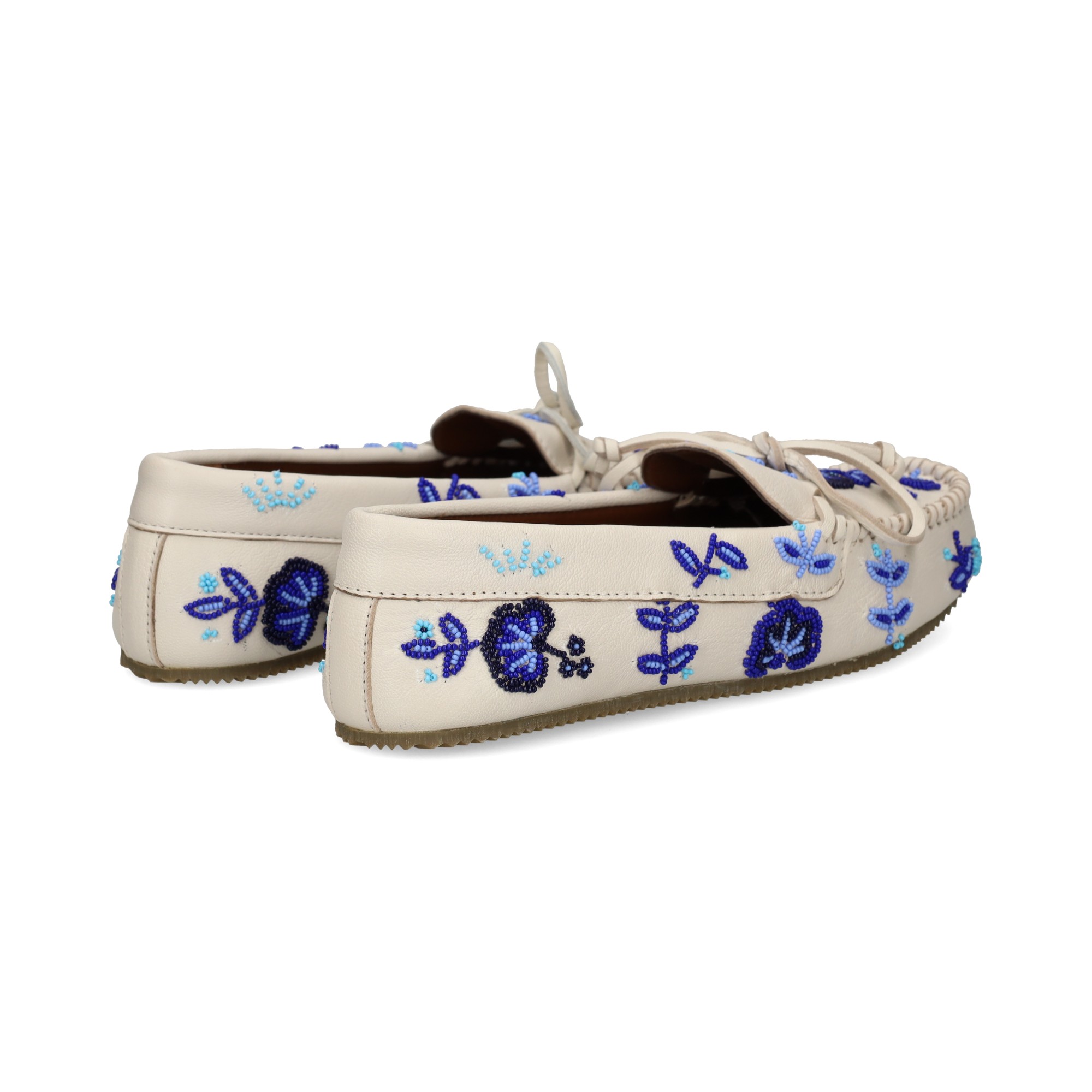 mocasin-cuentas-flores-azul-blanco