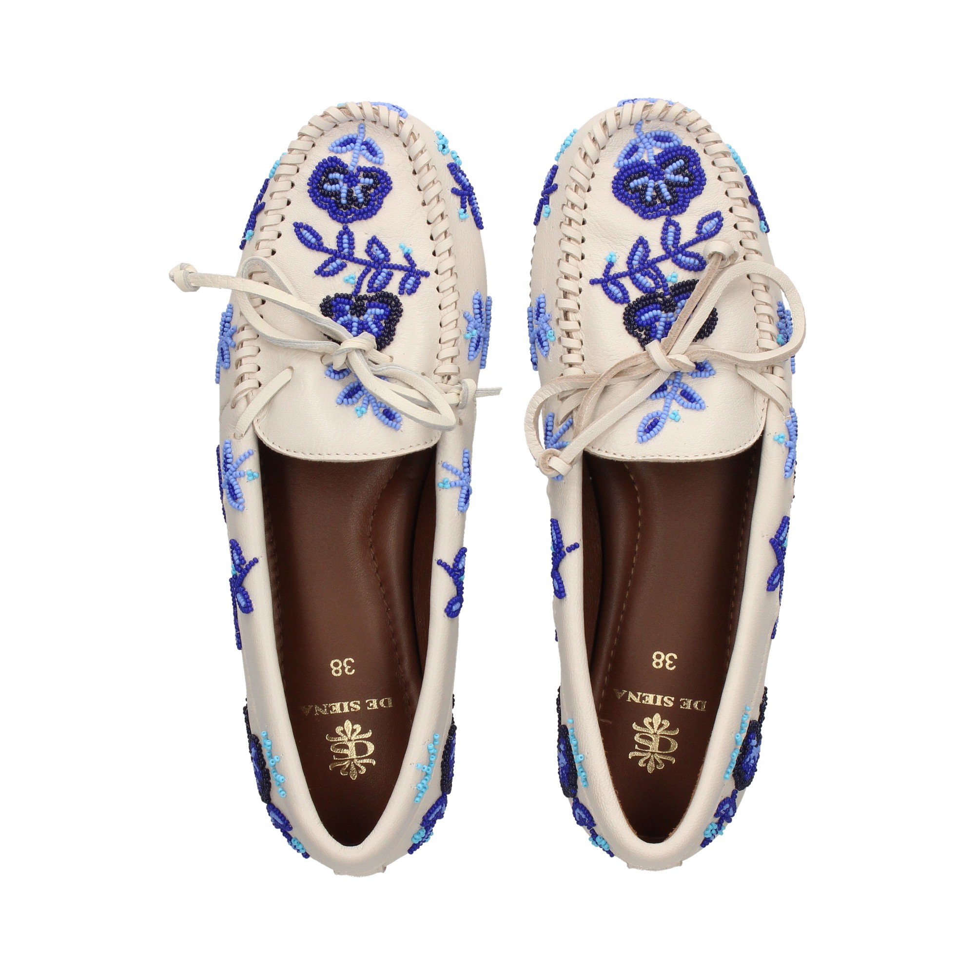 mocasin-cuentas-flores-azul-blanco