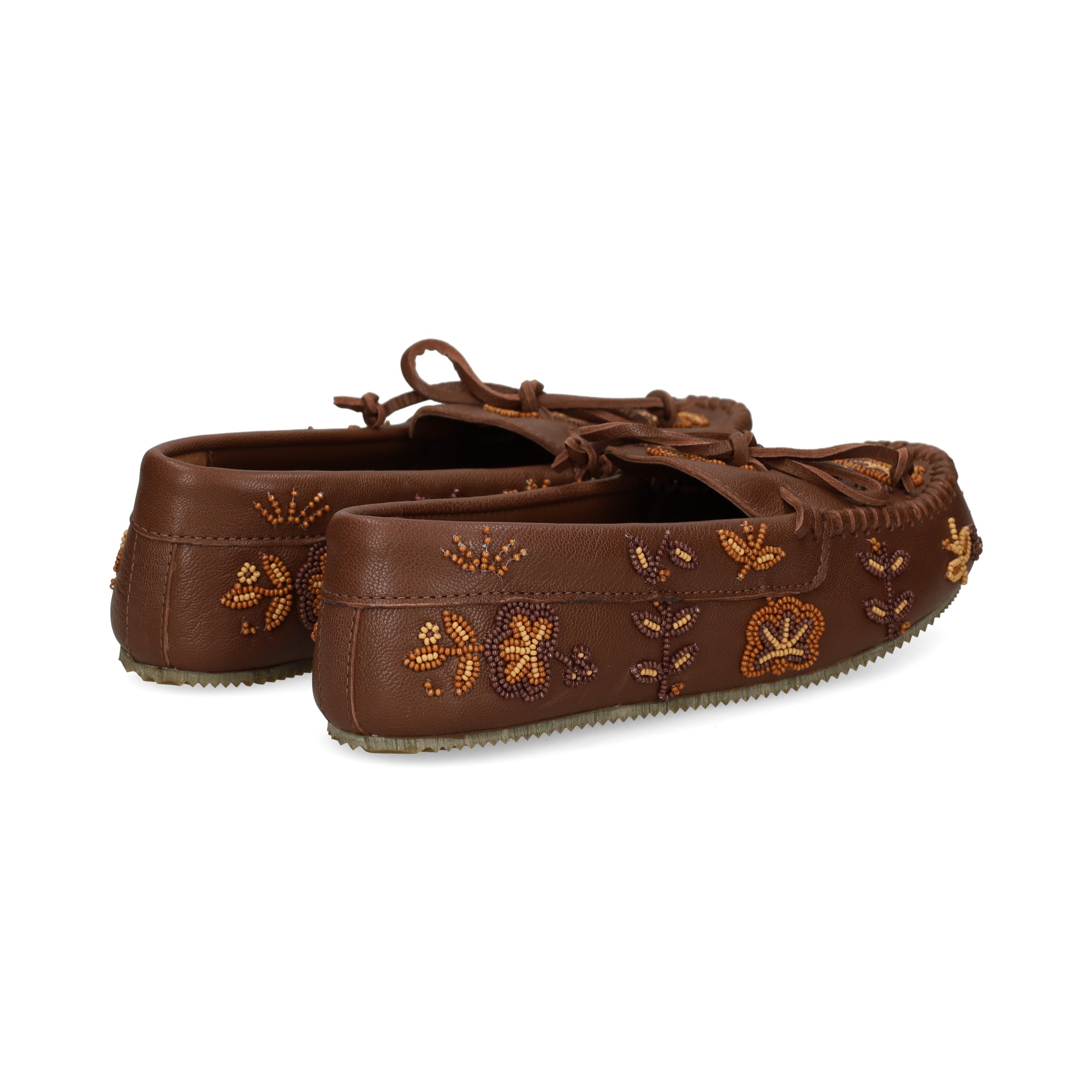 mocasin-flores-cuentas-piel-cuero