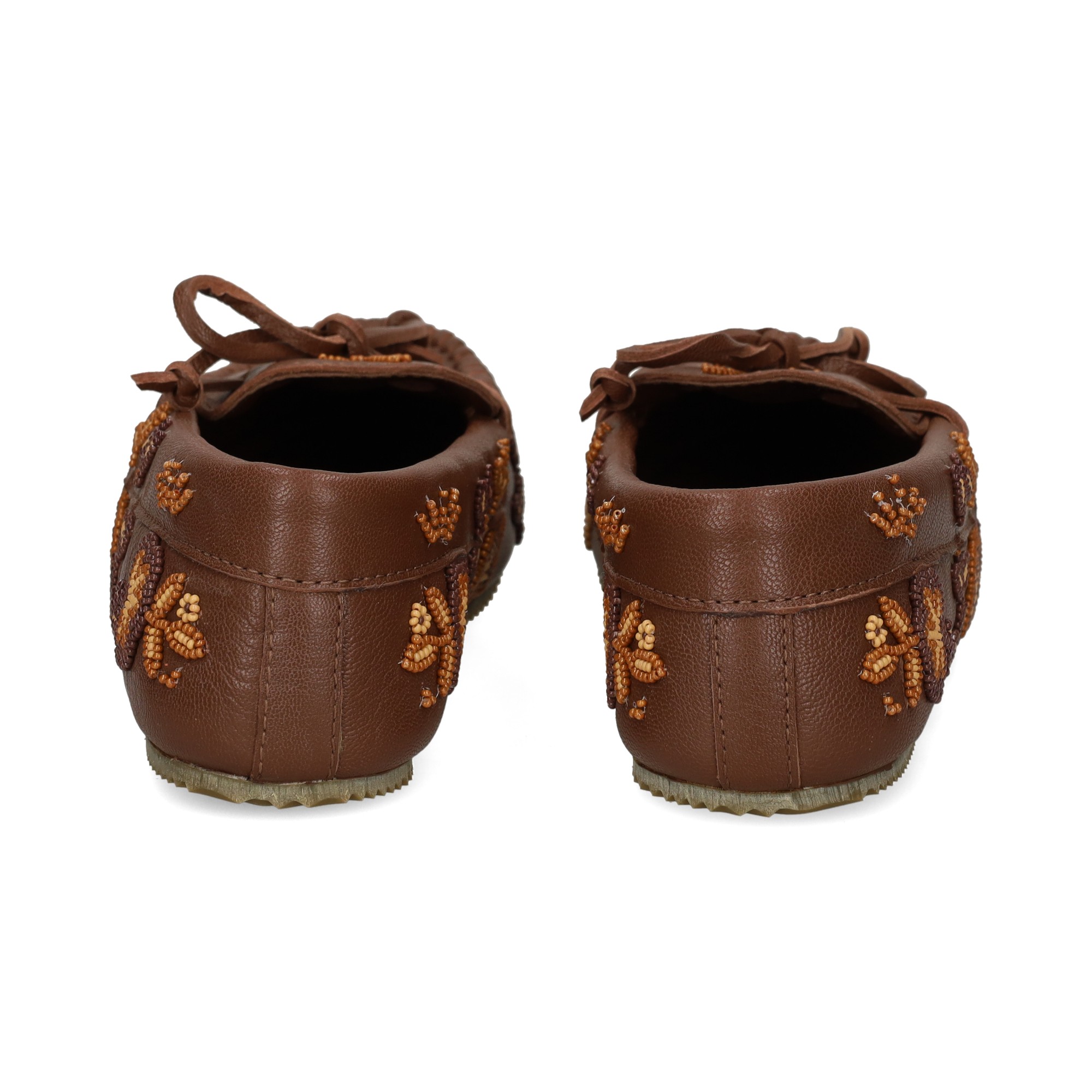 mocasin-flores-cuentas-piel-cuero