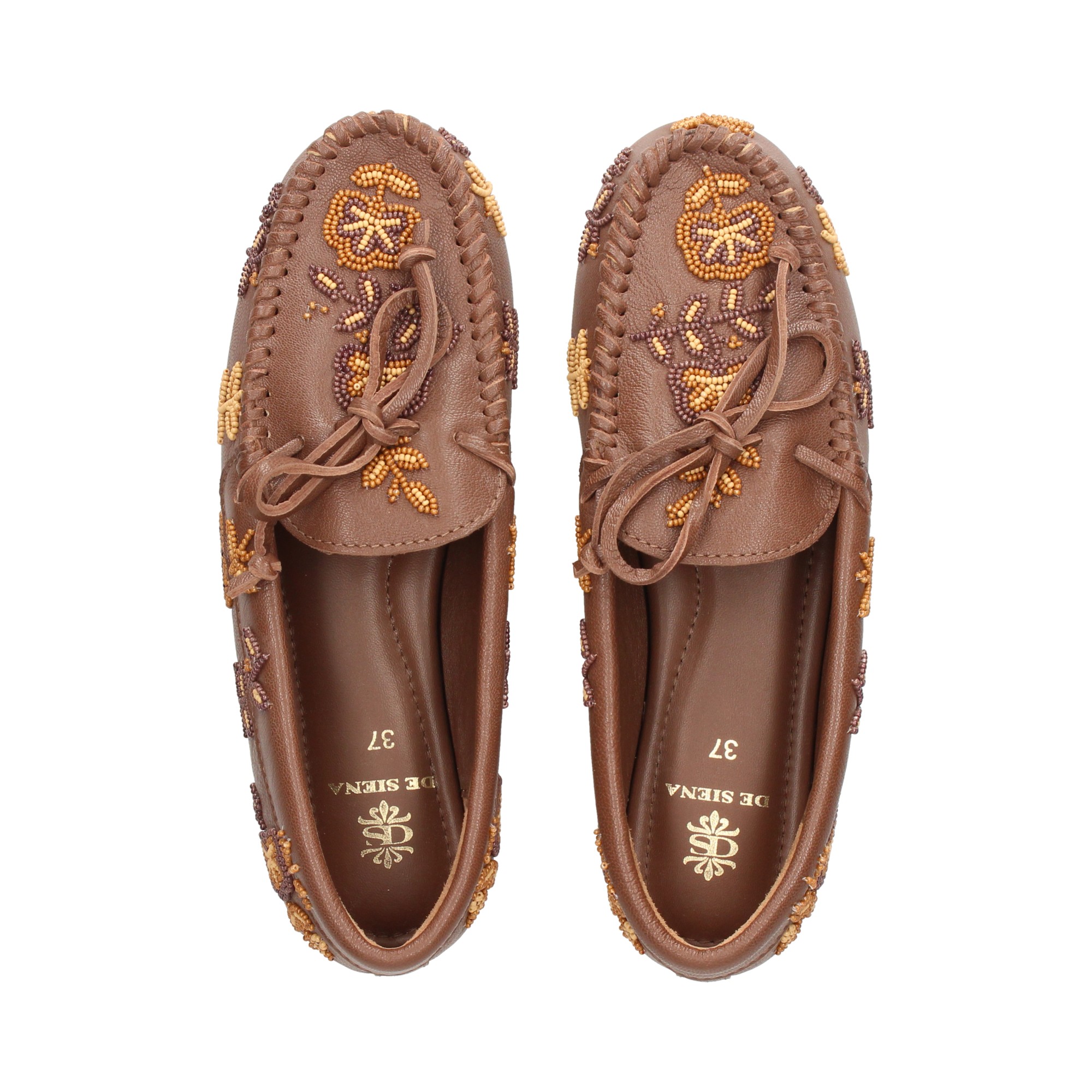 mocasin-flores-cuentas-piel-cuero