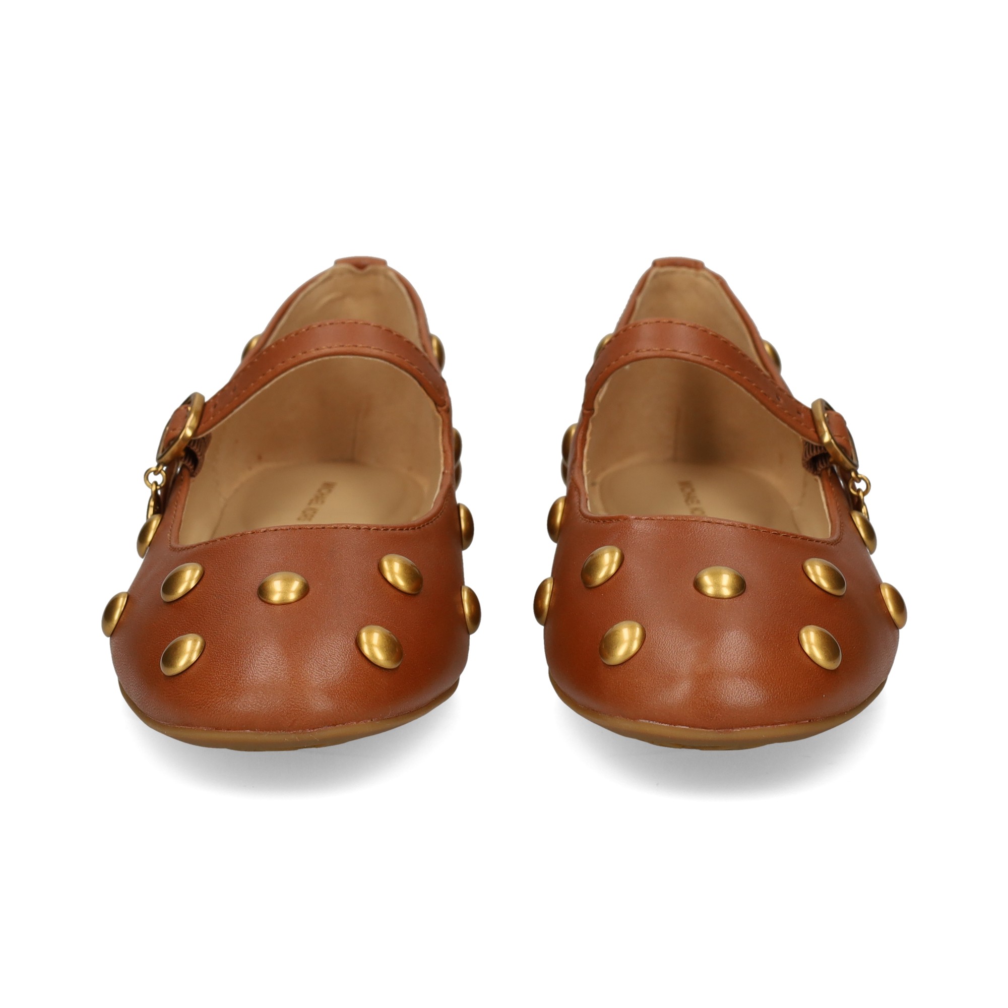 mercedes-tachas-piel-cuero
