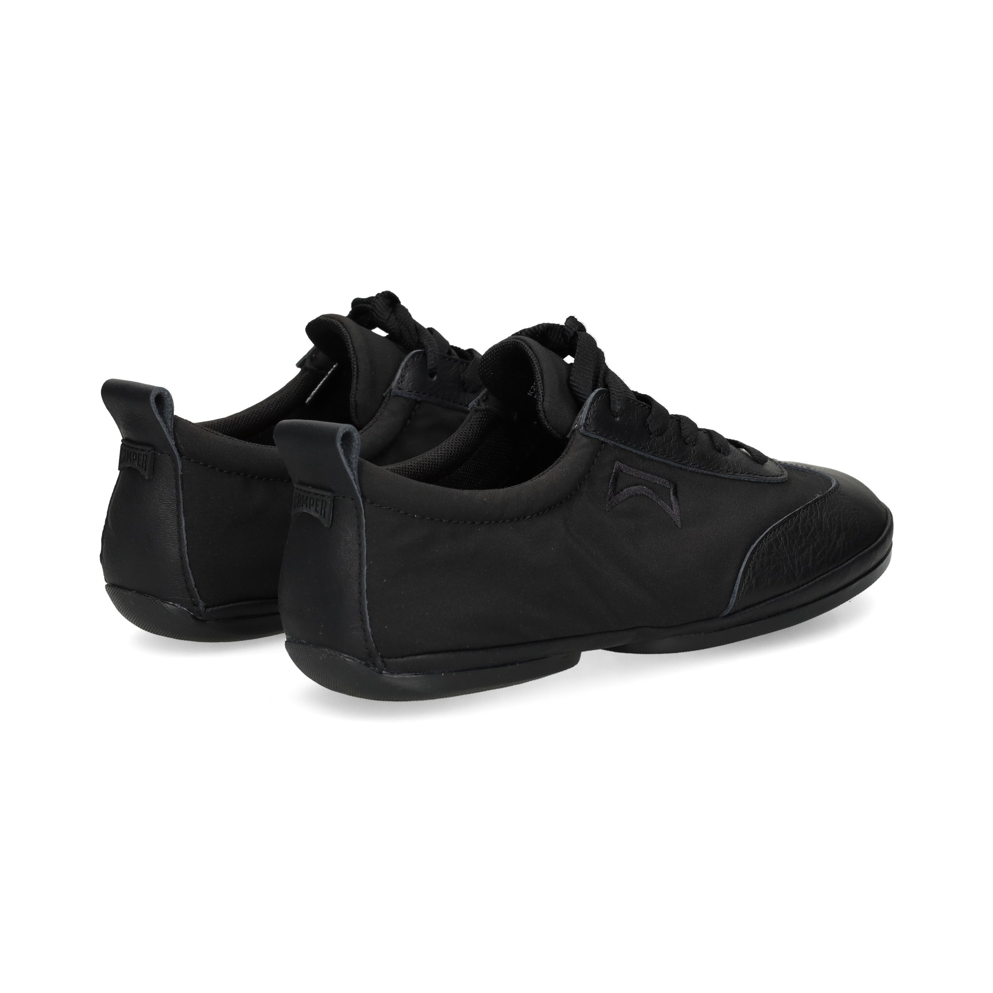deportivo-pielante-negro