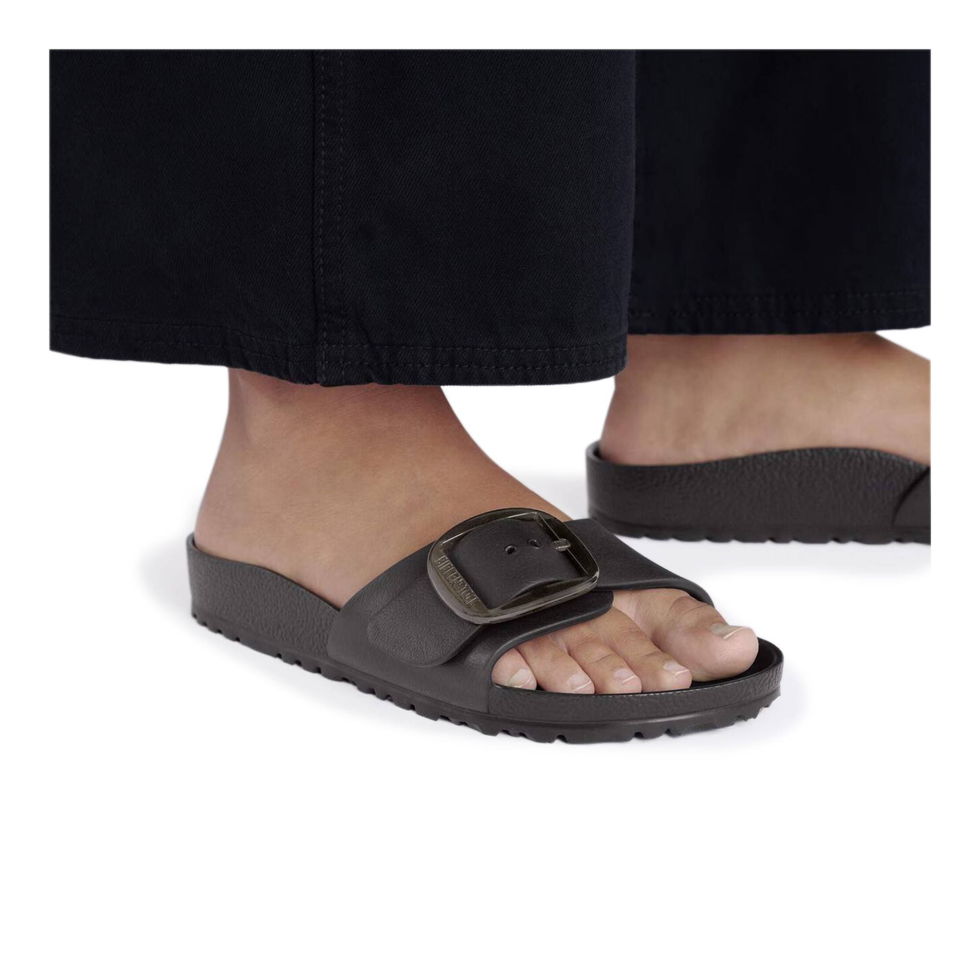 sandalia-hebilla-grande-goma-negro