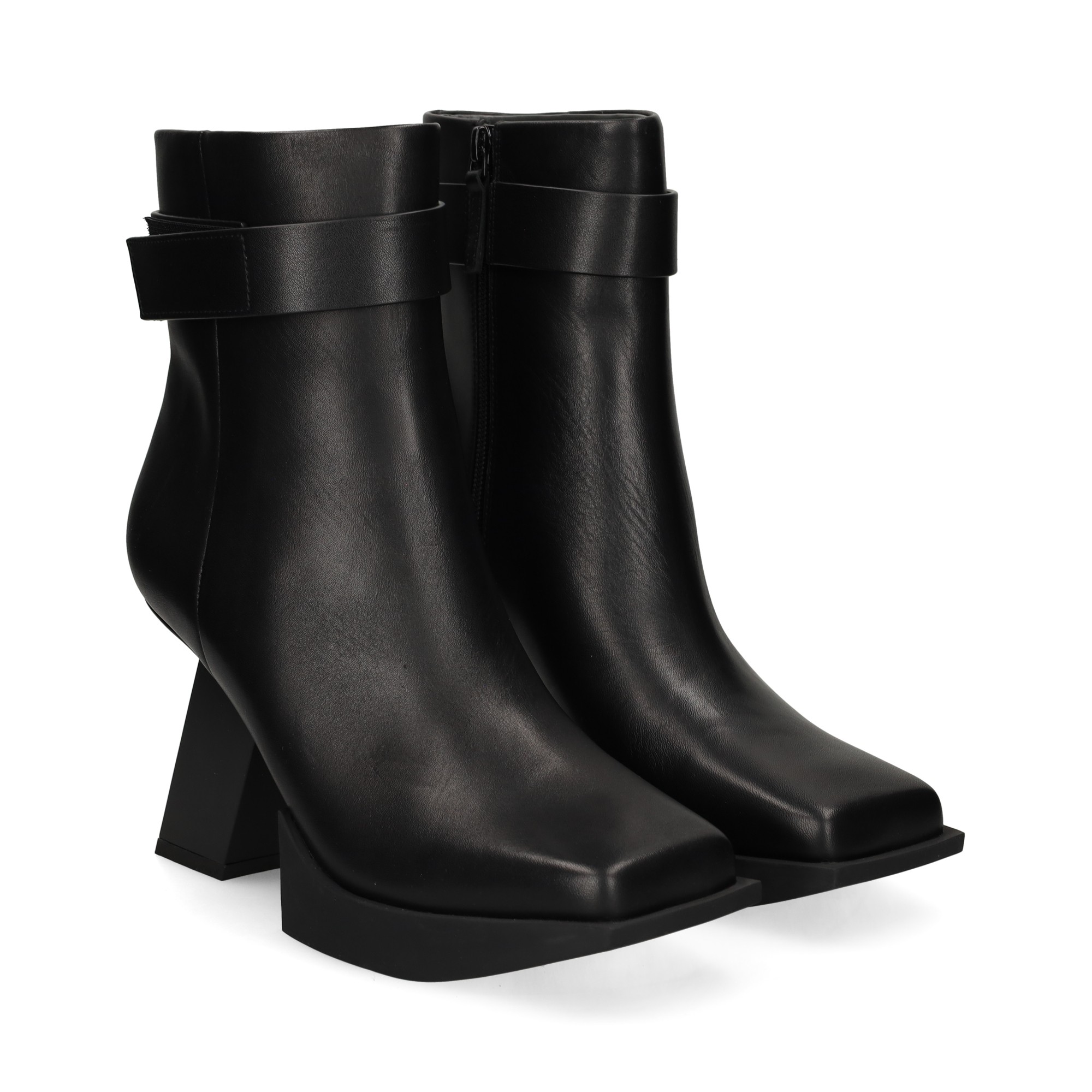 botin-plataforma-tacon-diagonal-negro