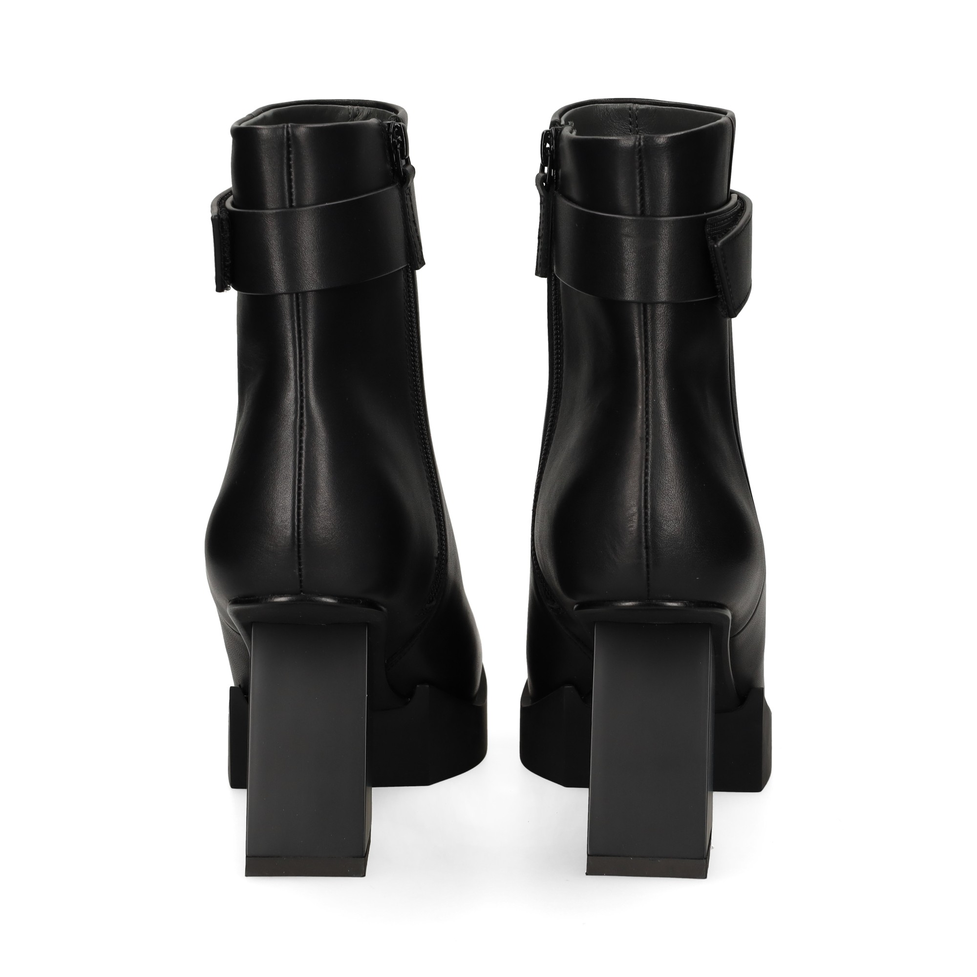 botin-plataforma-tacon-diagonal-negro
