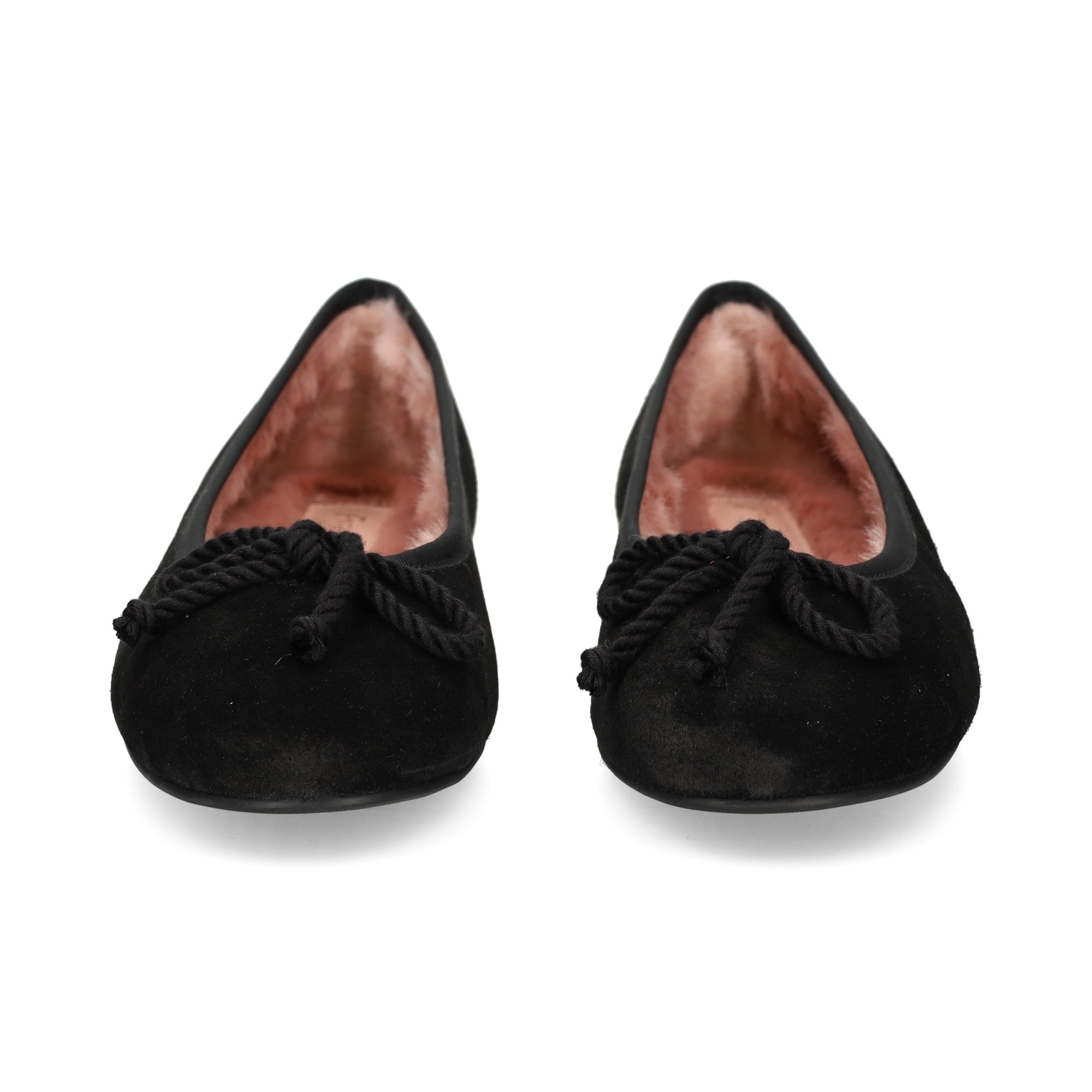 bailarina-pelo-lazo-ante-negro
