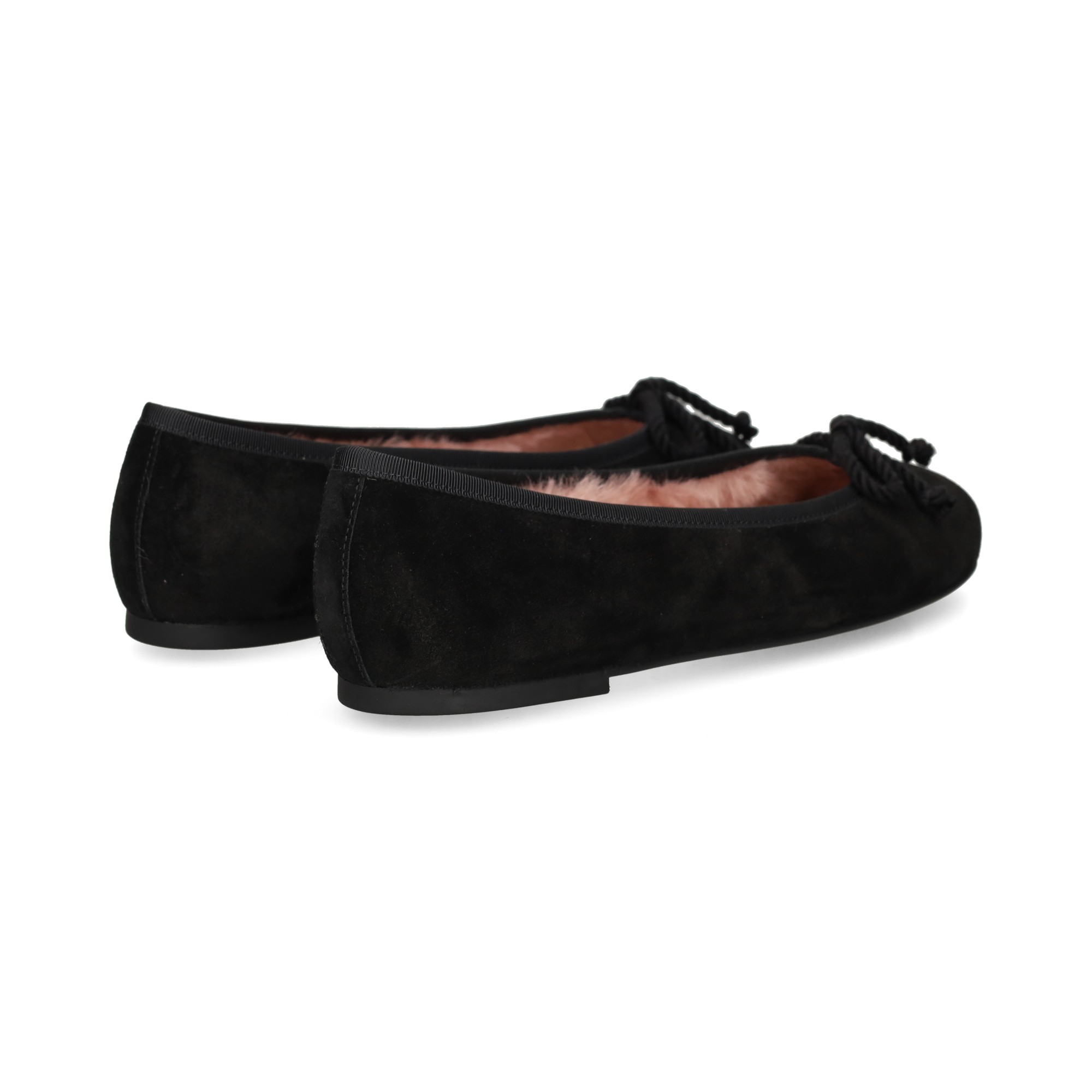 bailarina-pelo-lazo-ante-negro