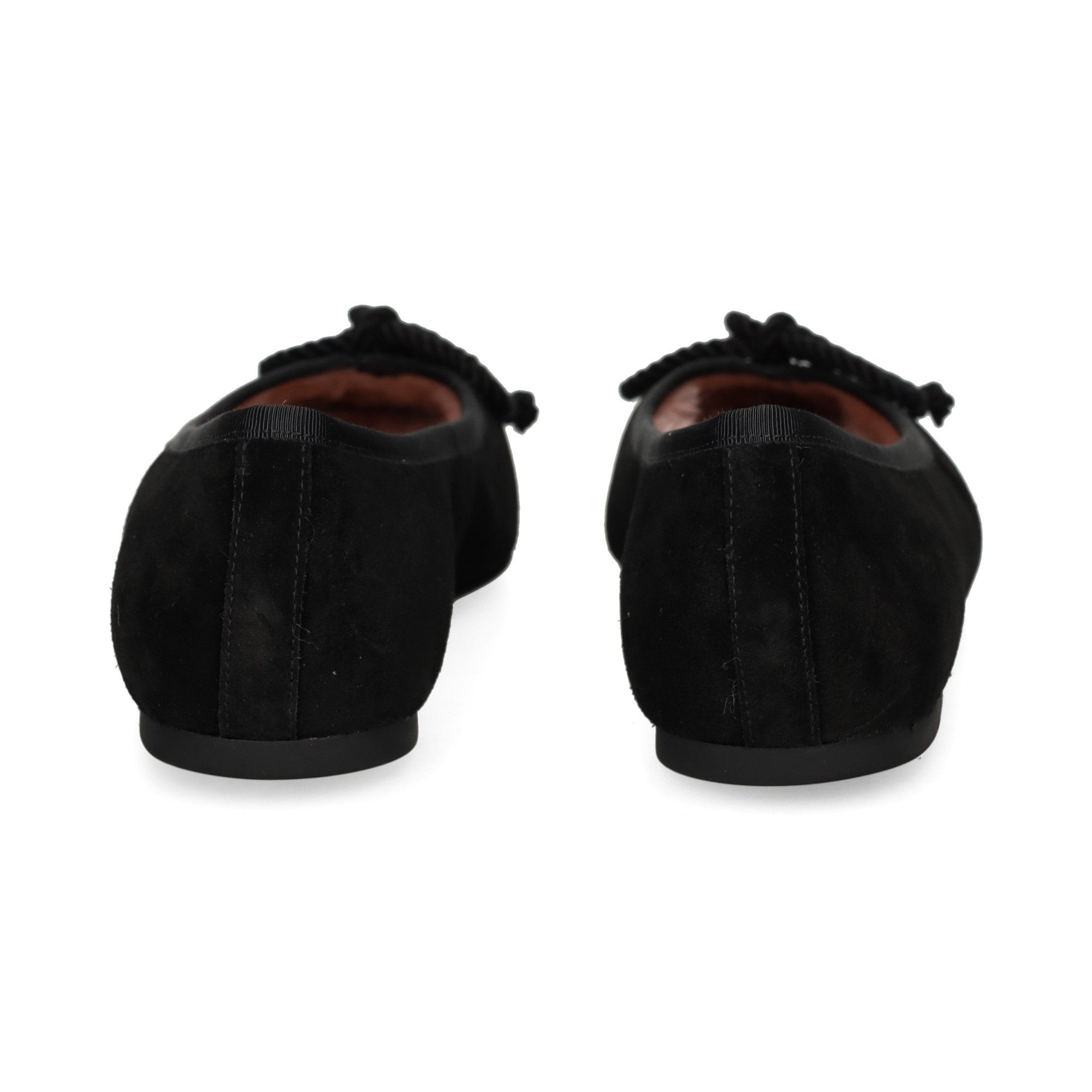 bailarina-pelo-lazo-ante-negro