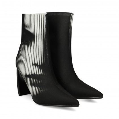 bota-imagen-mujer-calcetin-negro