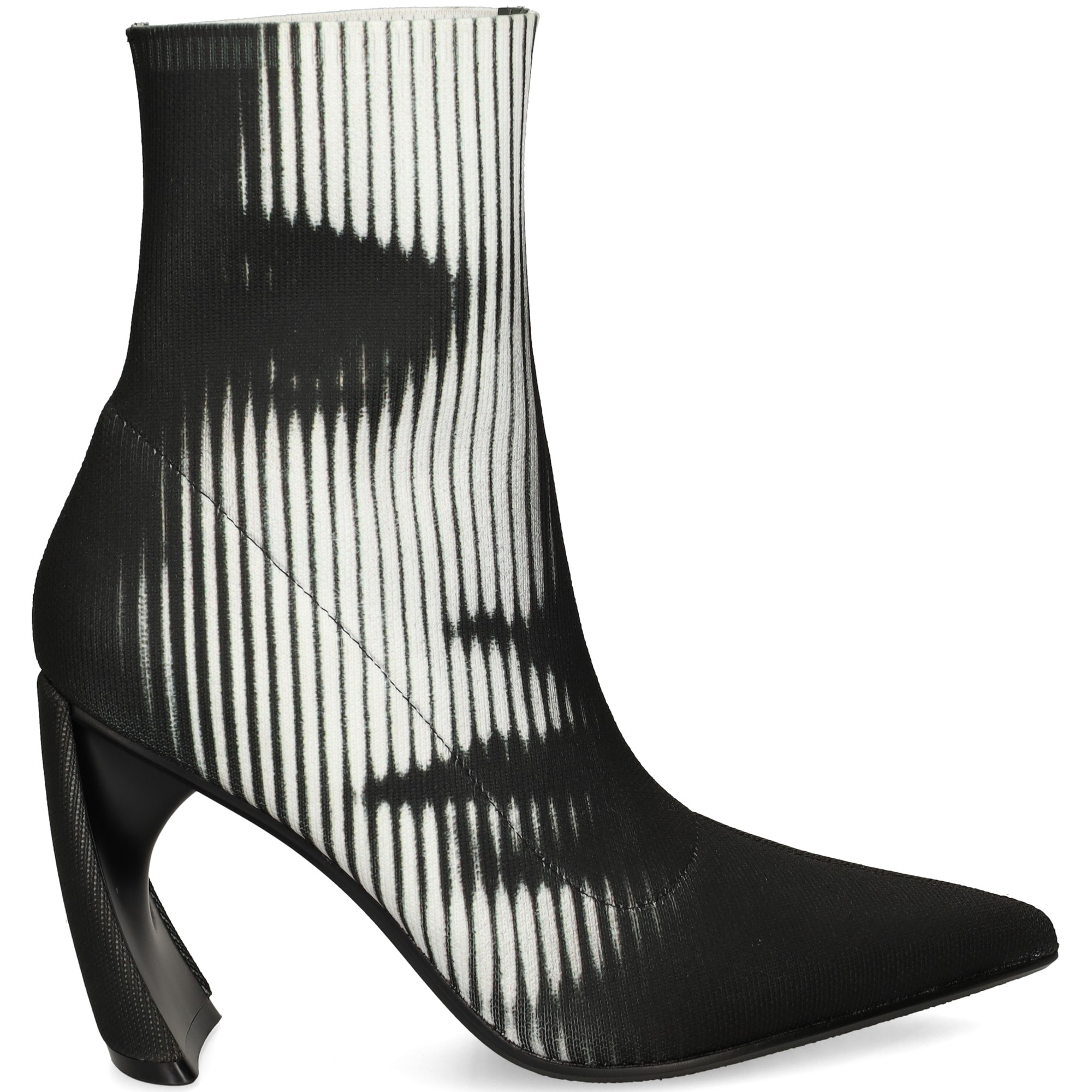 bota-imagen-mujer-calcetin-negro
