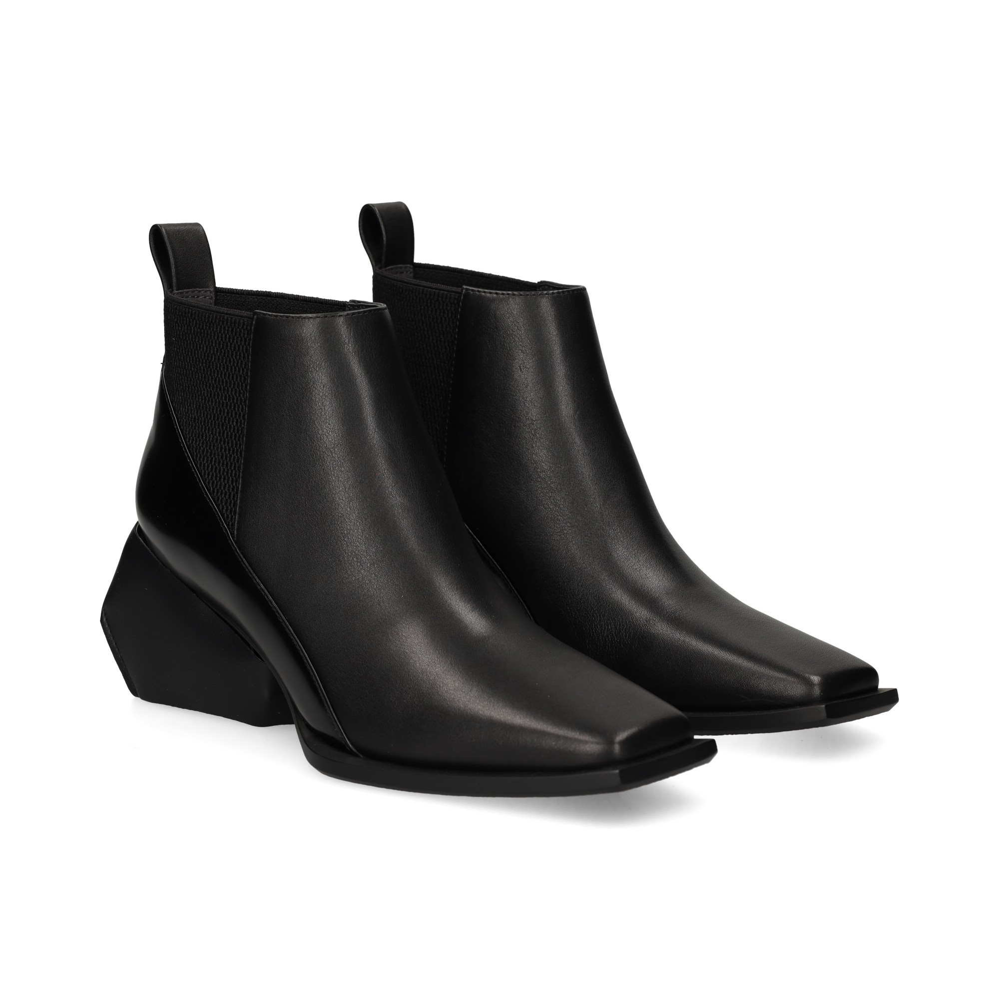 botin-tacon-geometrico-piel-negro
