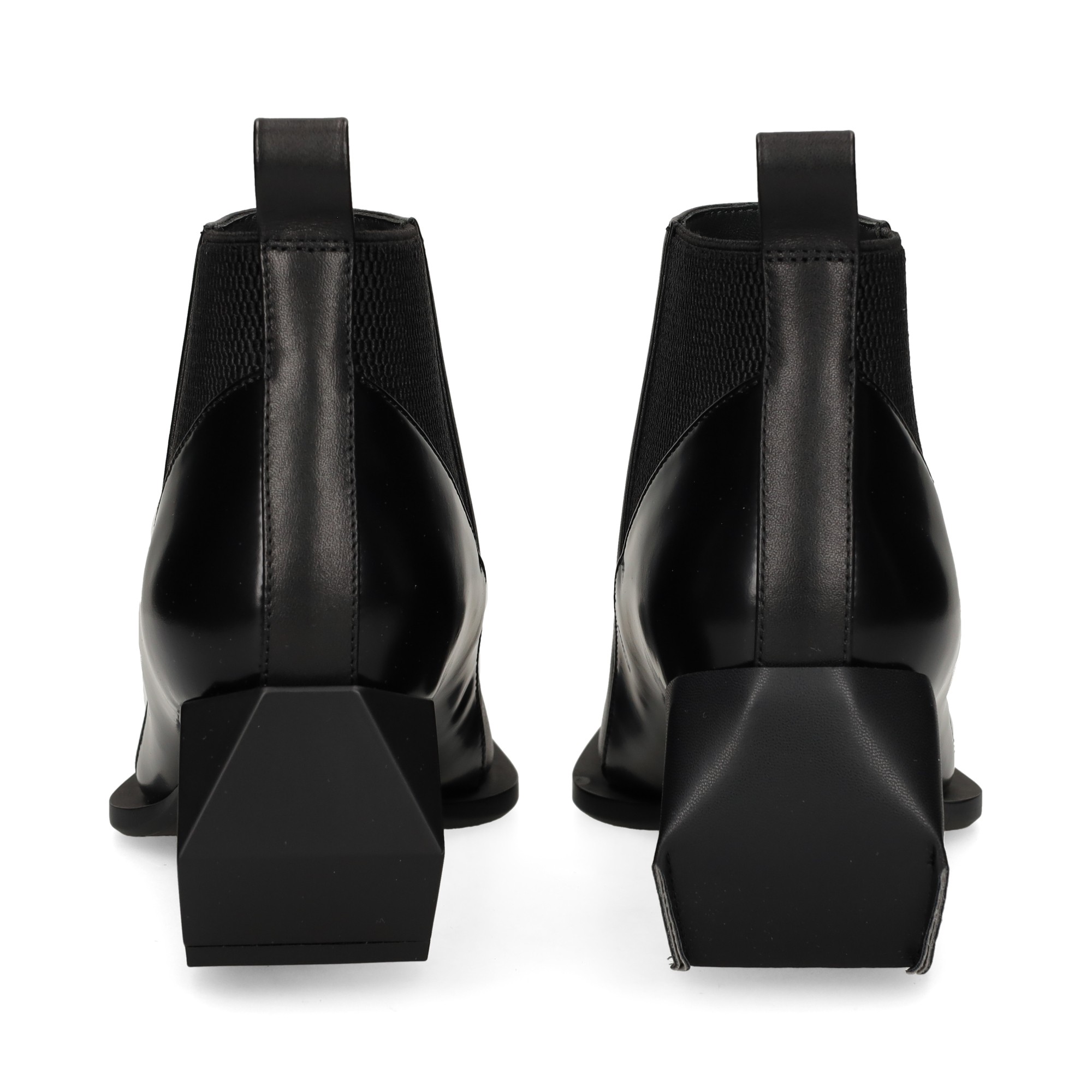 botin-tacon-geometrico-piel-negro