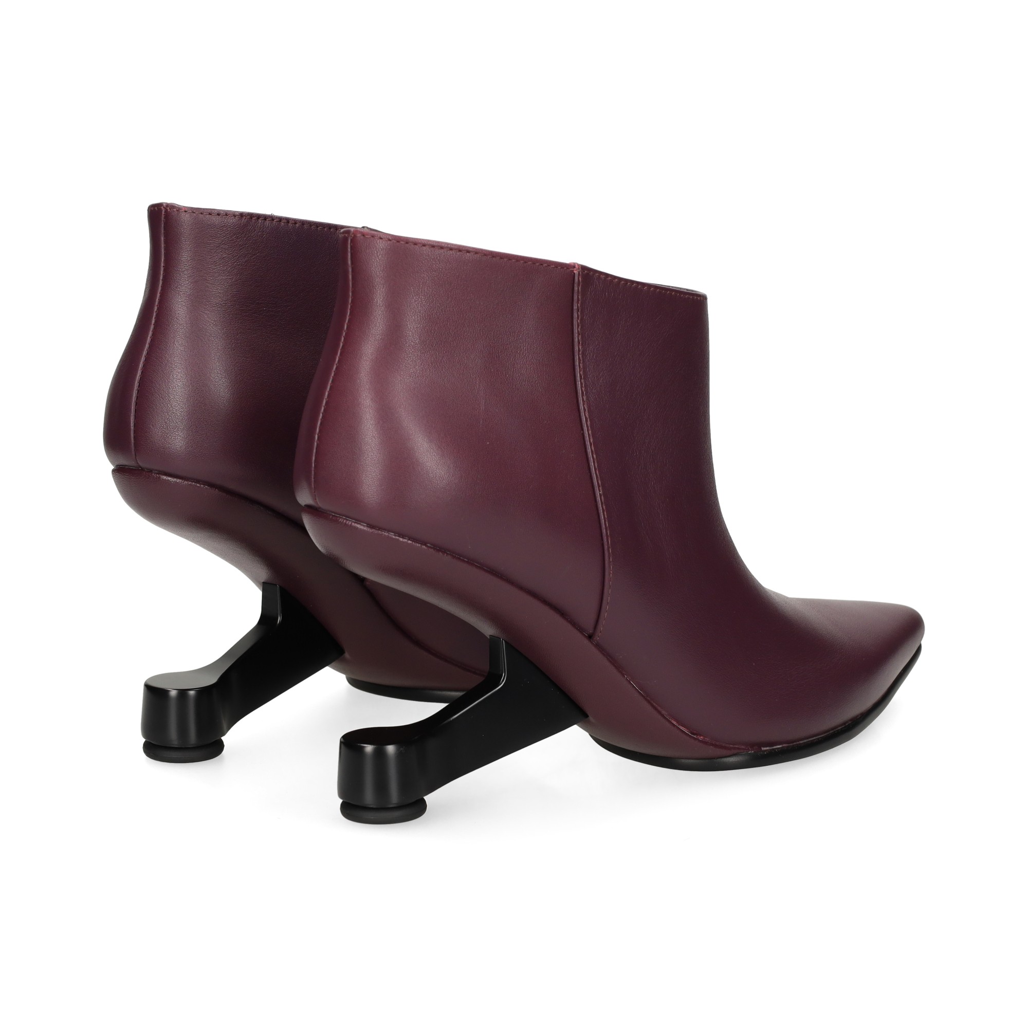 botin-tacon-metalico-piel-burdeos