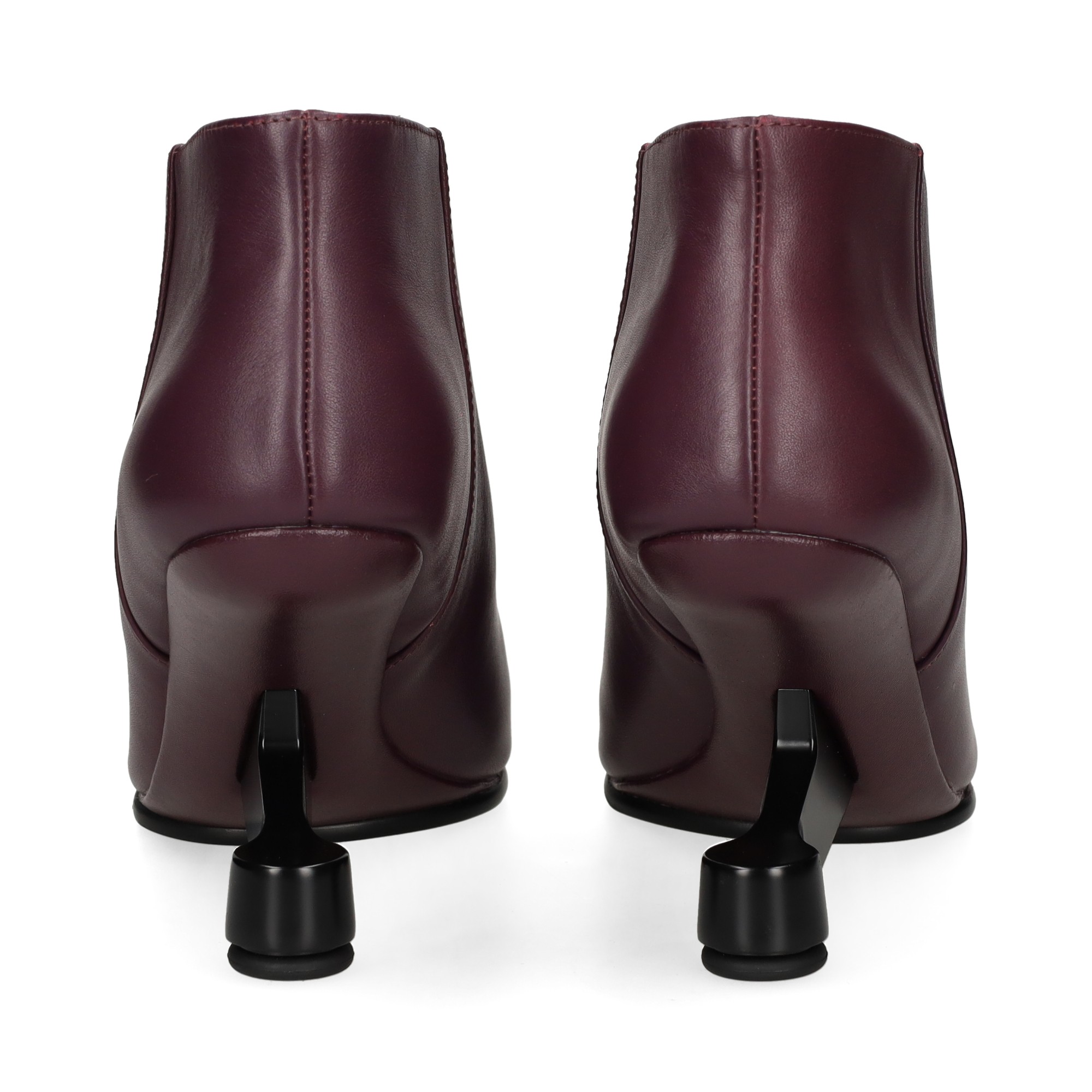 botin-tacon-metalico-piel-burdeos