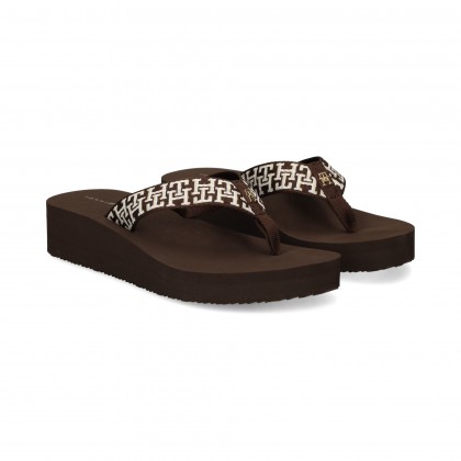 fitflop-cuna-tira-logo-marron
