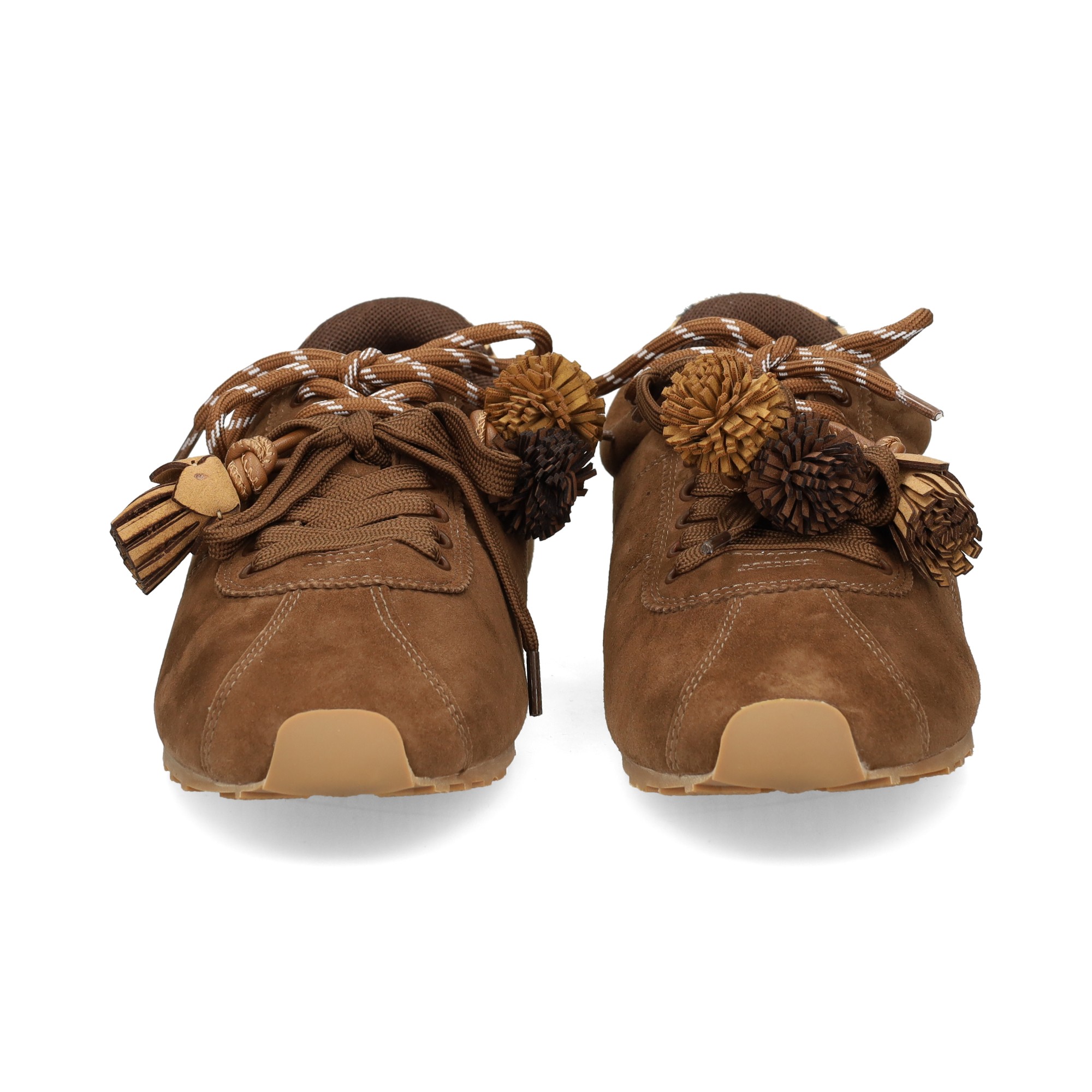 deportivo-borlas-beige