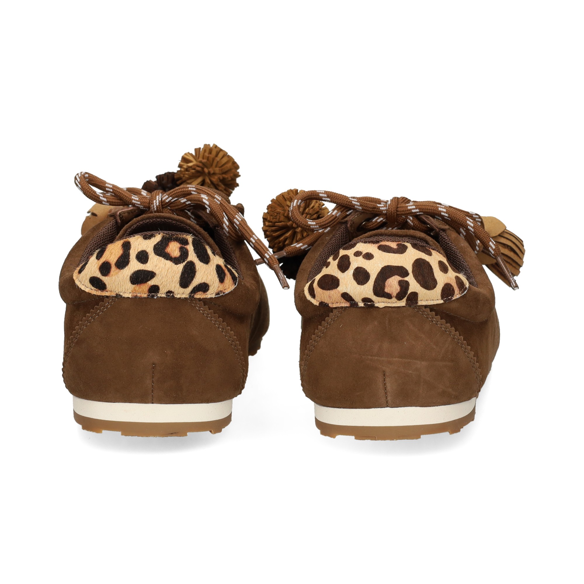 deportivo-borlas-beige