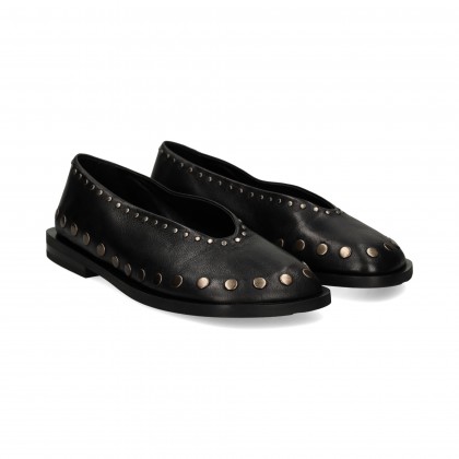 bailarina-tachuelas-piel-negro