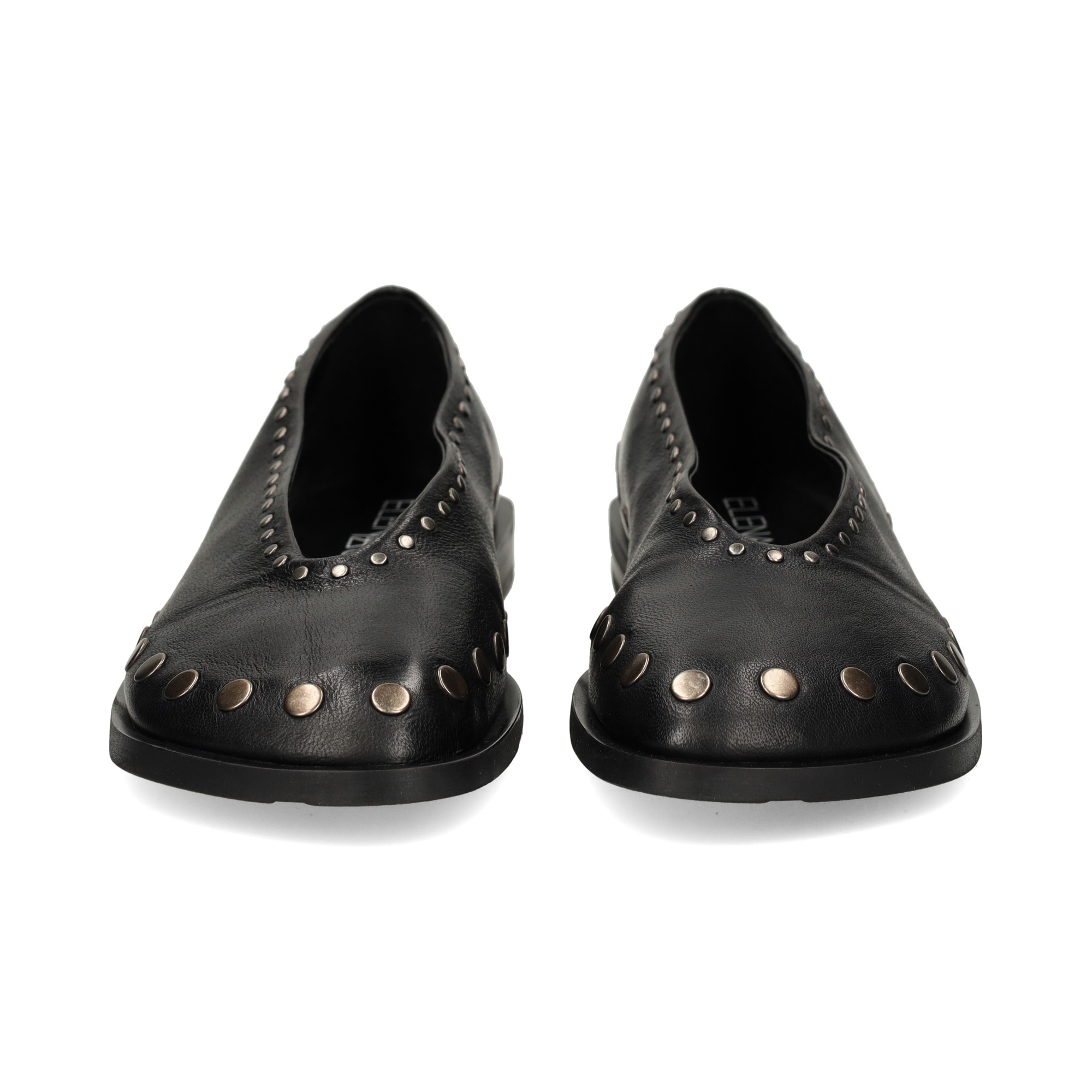 bailarina-tachuelas-piel-negro